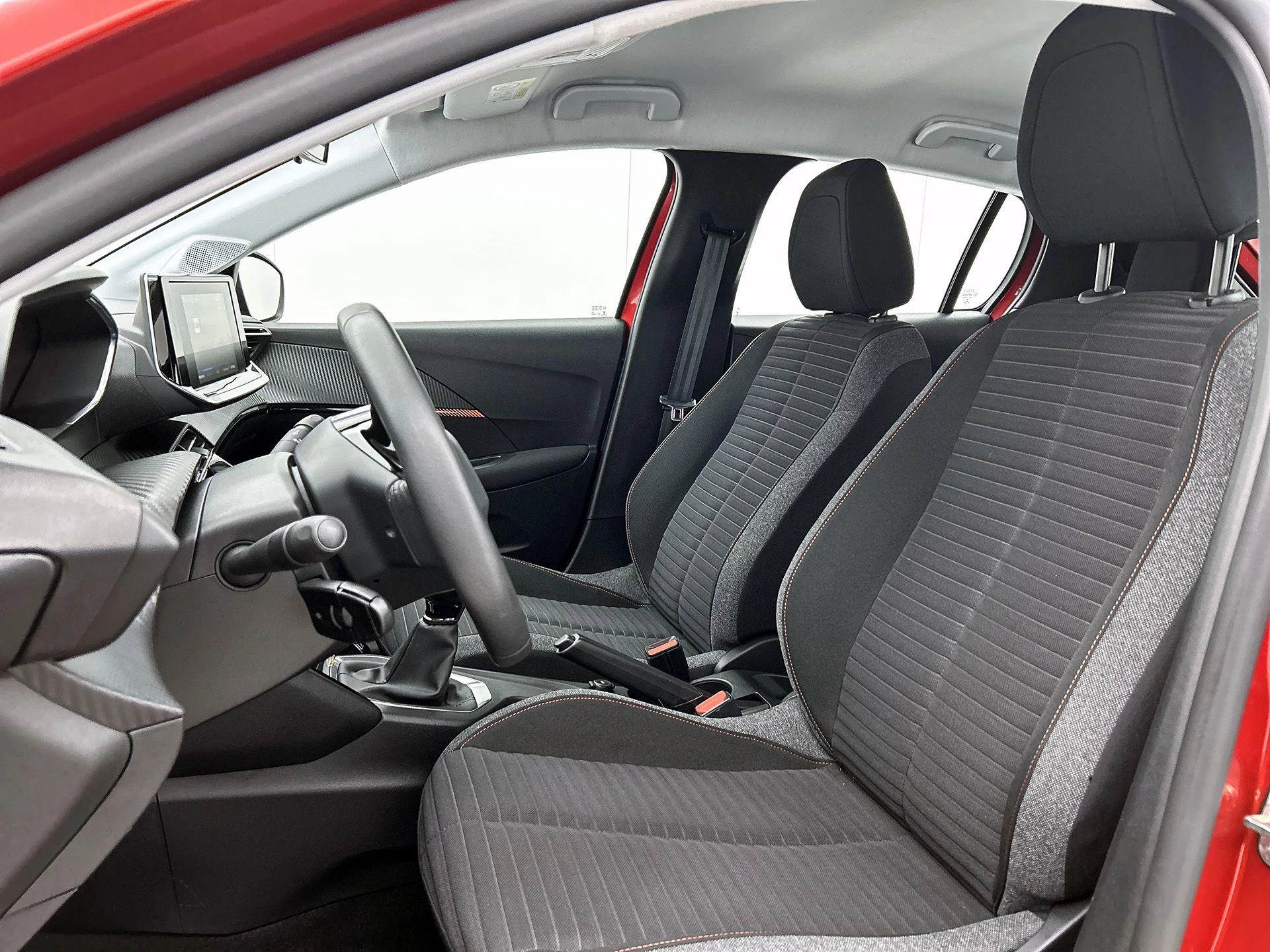 Peugeot-208-image-32