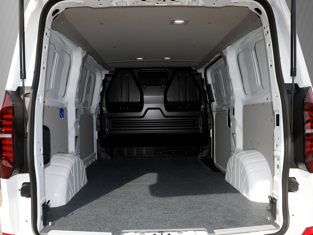 Volkswagen-Transporter-image-4