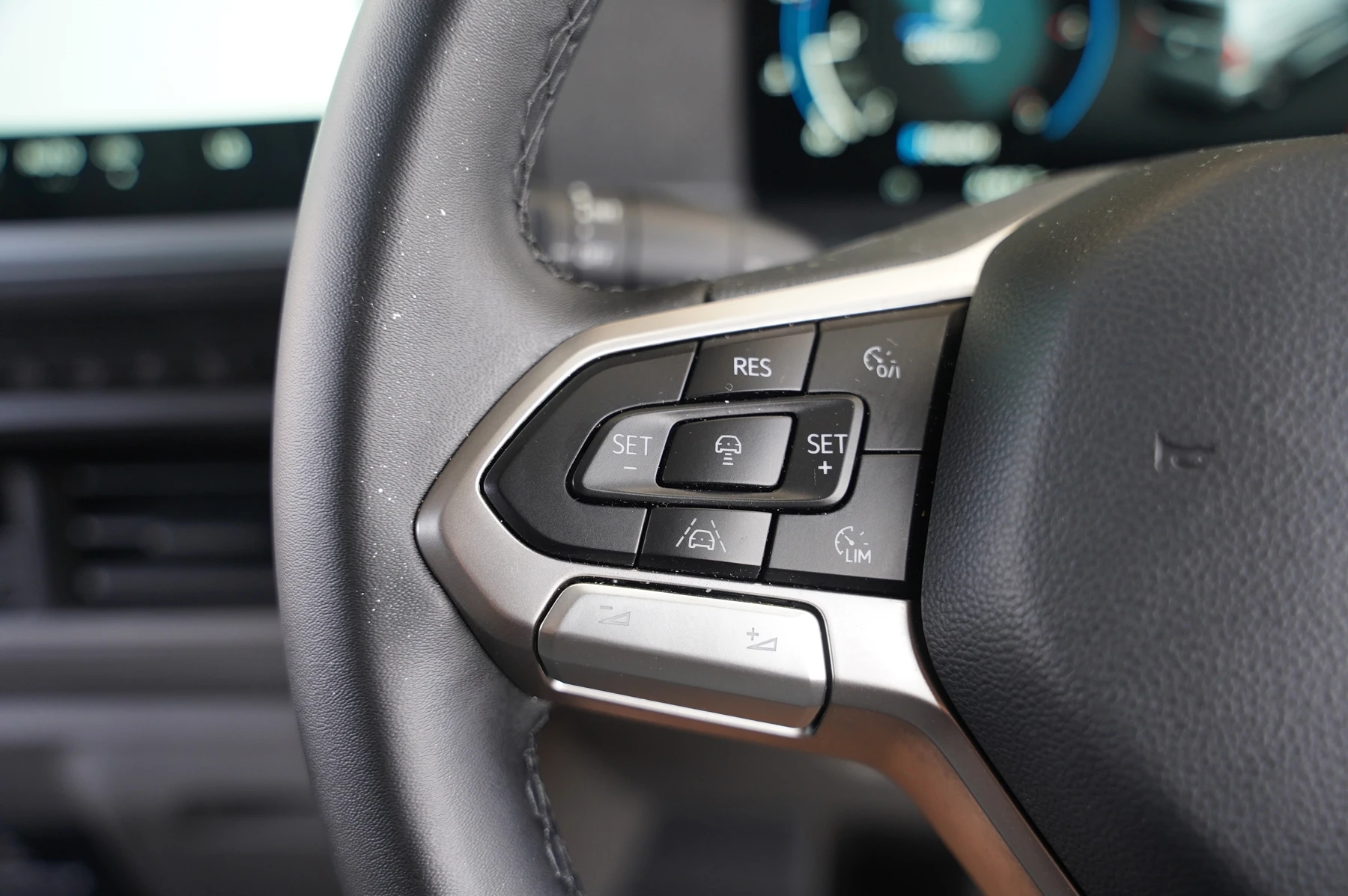 Volkswagen-Transporter-image-15