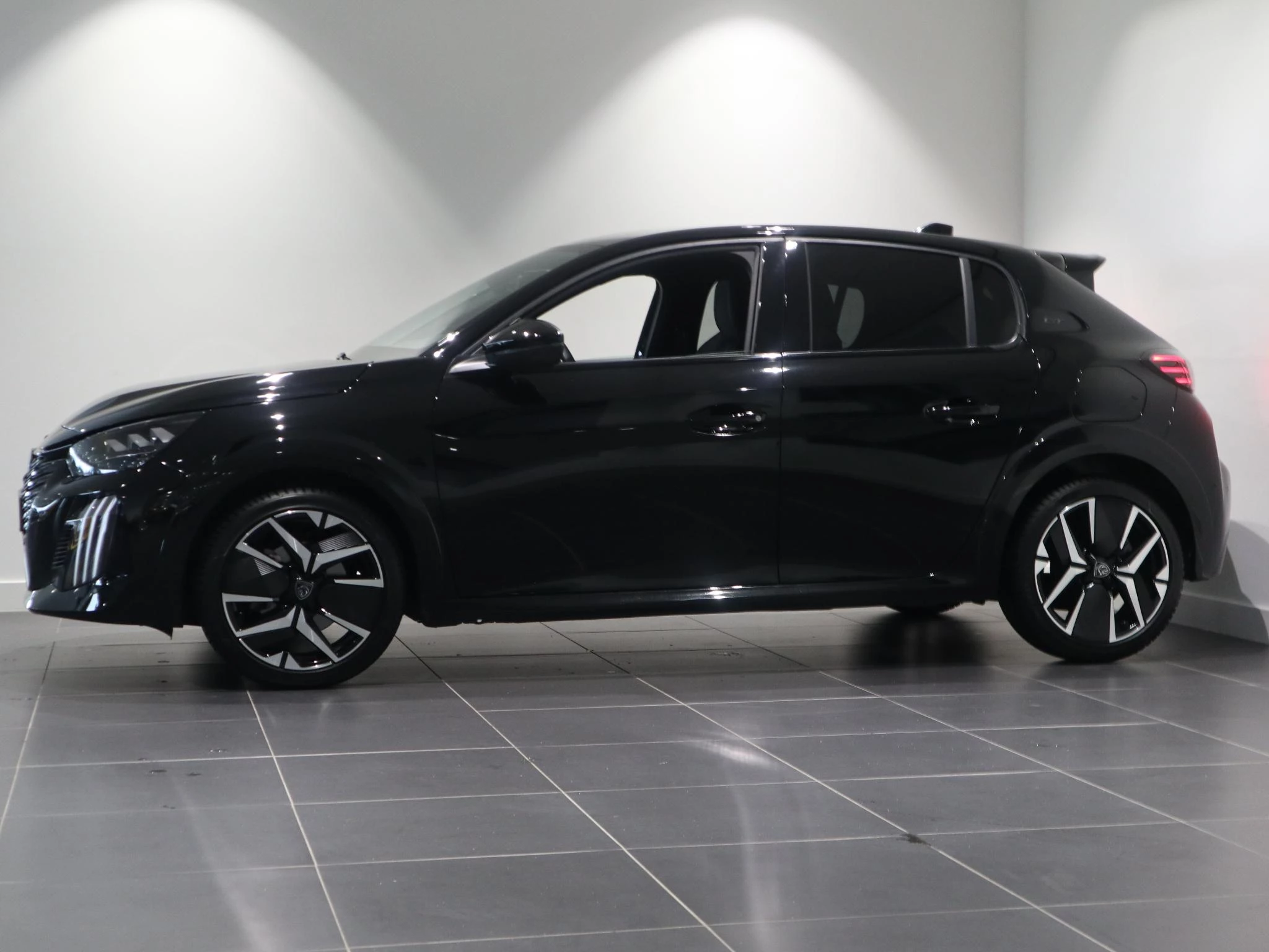 Peugeot-208-image-2