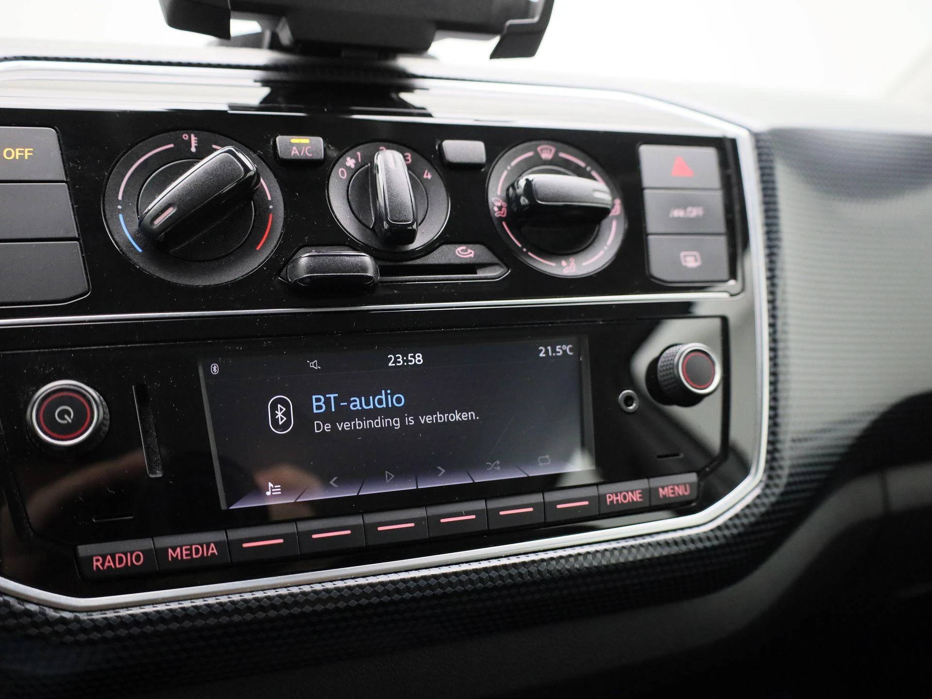 Volkswagen-up!-image-15
