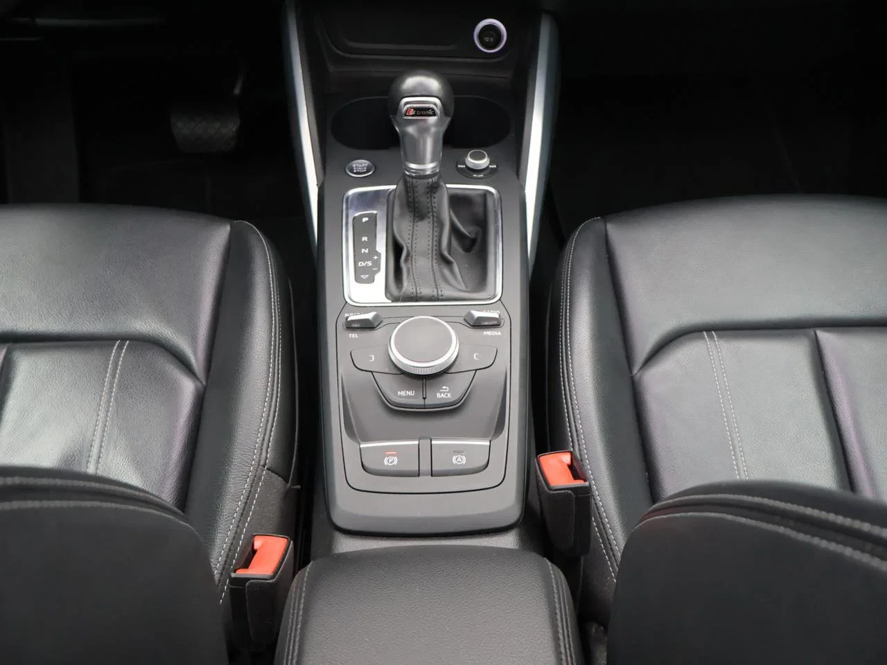Audi Q2 Audi Q2 1.4TFSI 150PK *AUTOMAAT*LEDER*PANODAK*PDC*NAVI*ACC*ZETELVERWARMING*...*