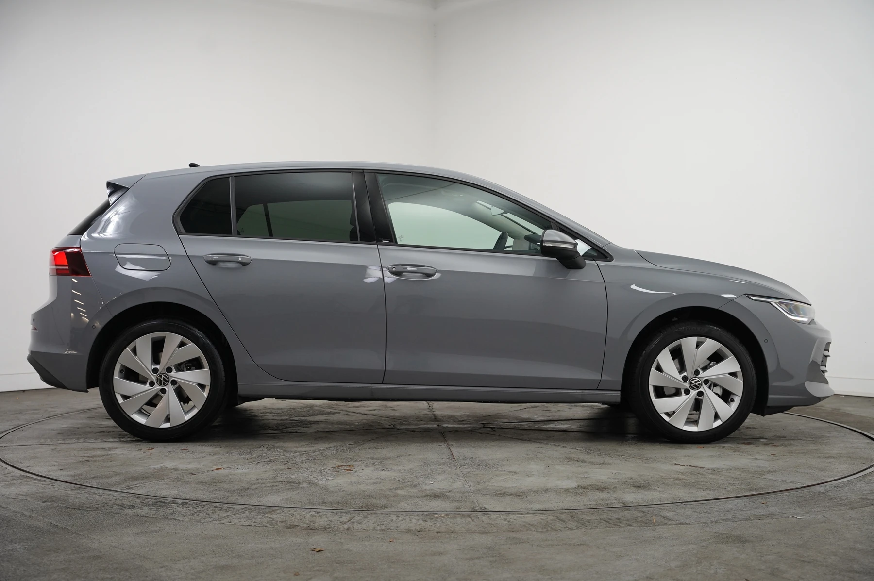Volkswagen-Golf-image-3