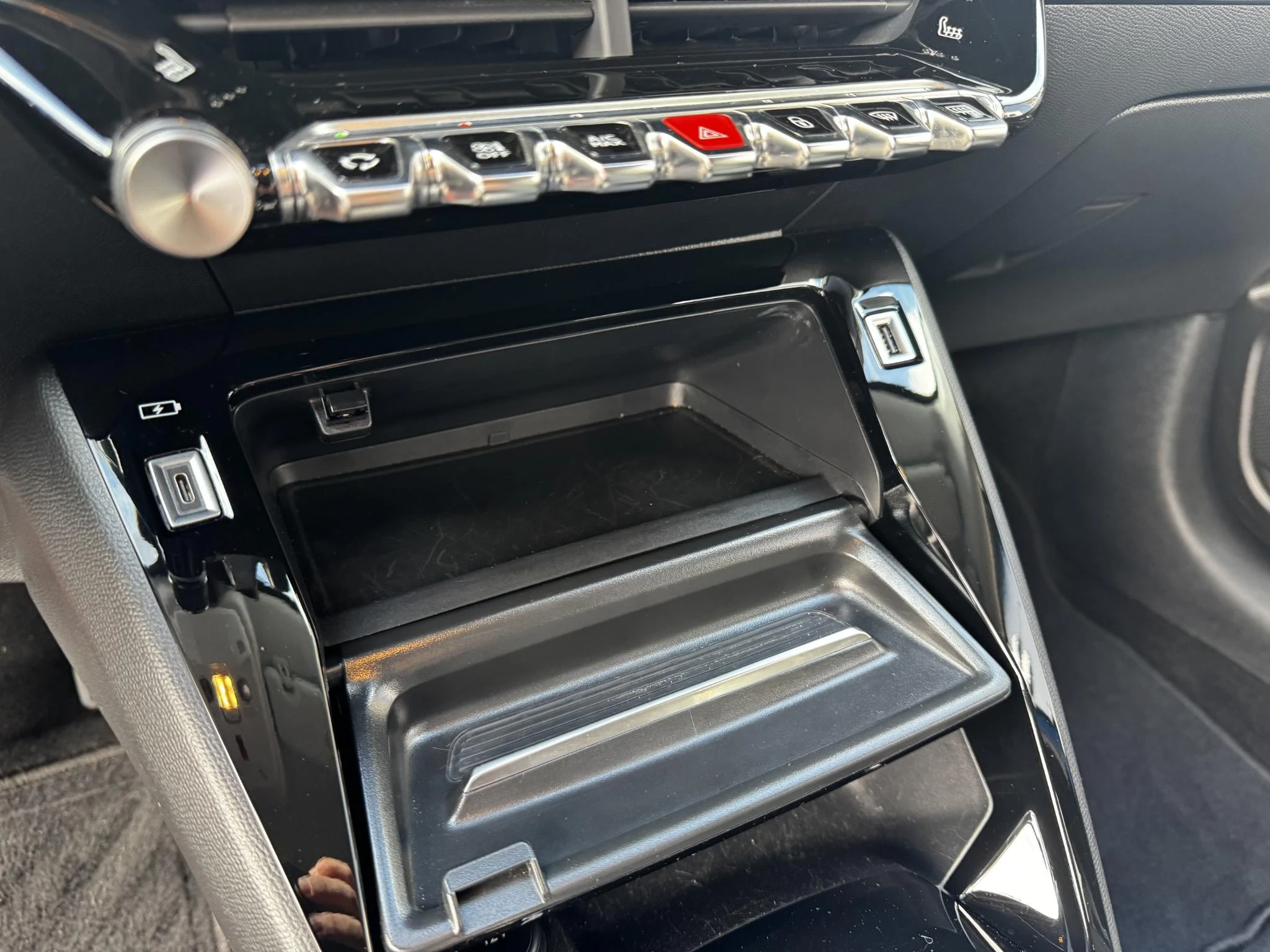 Peugeot-e-208-image-18