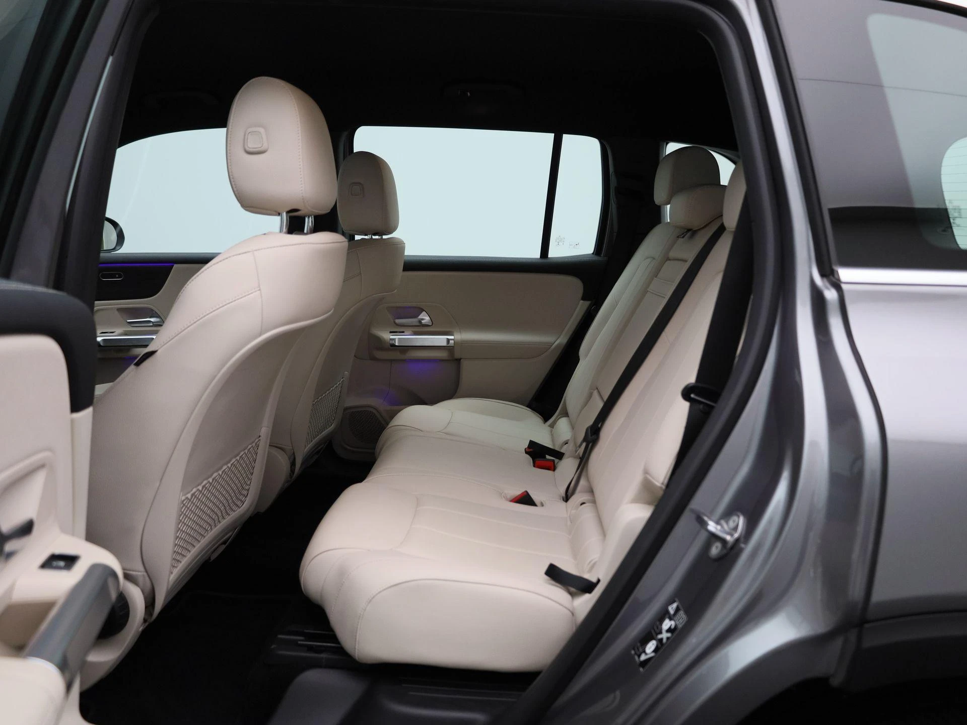 Mercedes-Benz-EQB-image-9