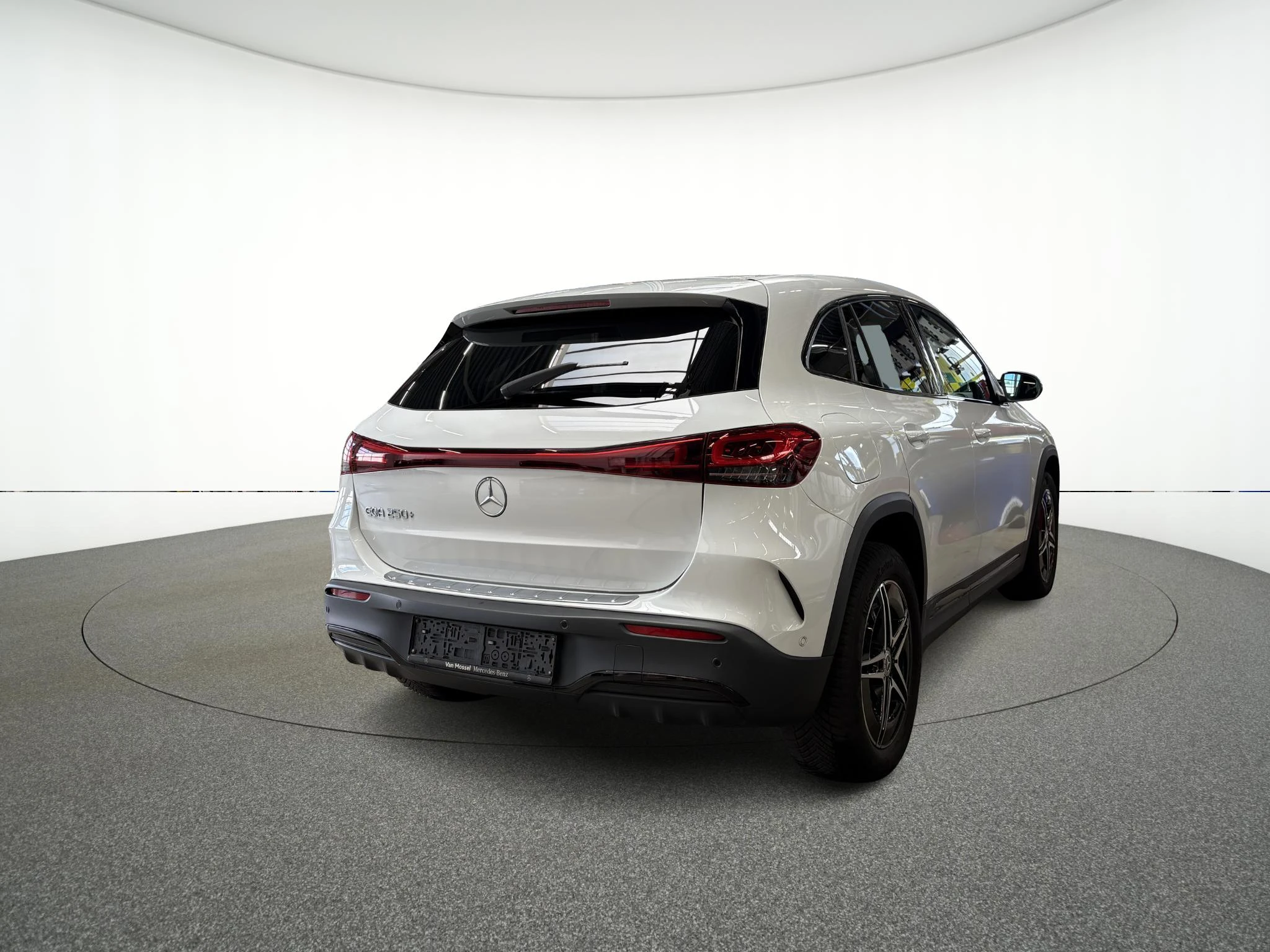 Mercedes-Benz-EQA-image-8