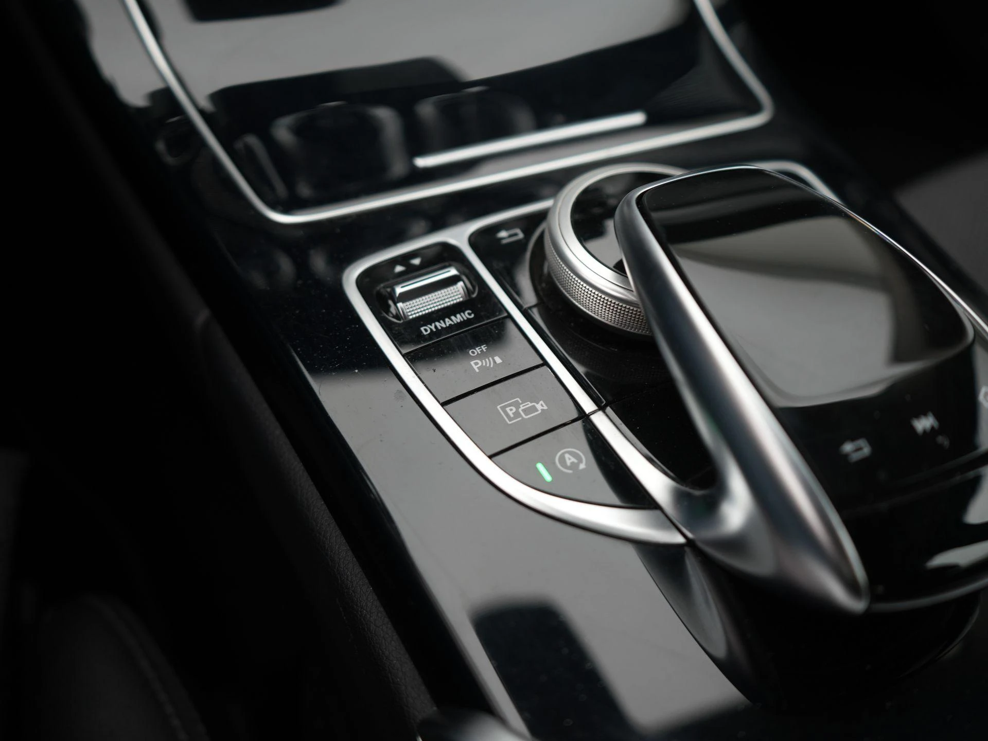 Mercedes-Benz-C-Klasse-image-14