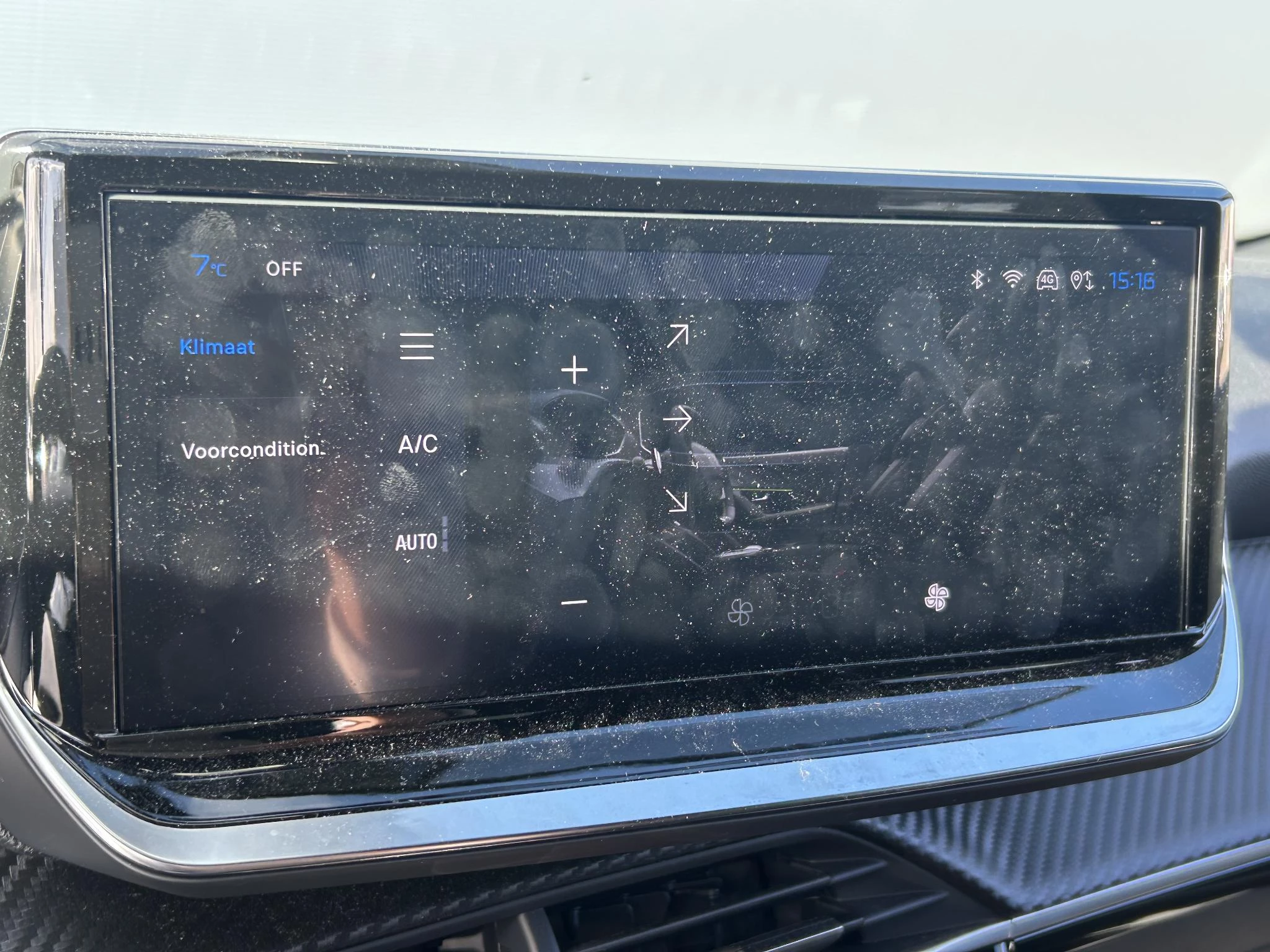 Peugeot-e-2008-image-14