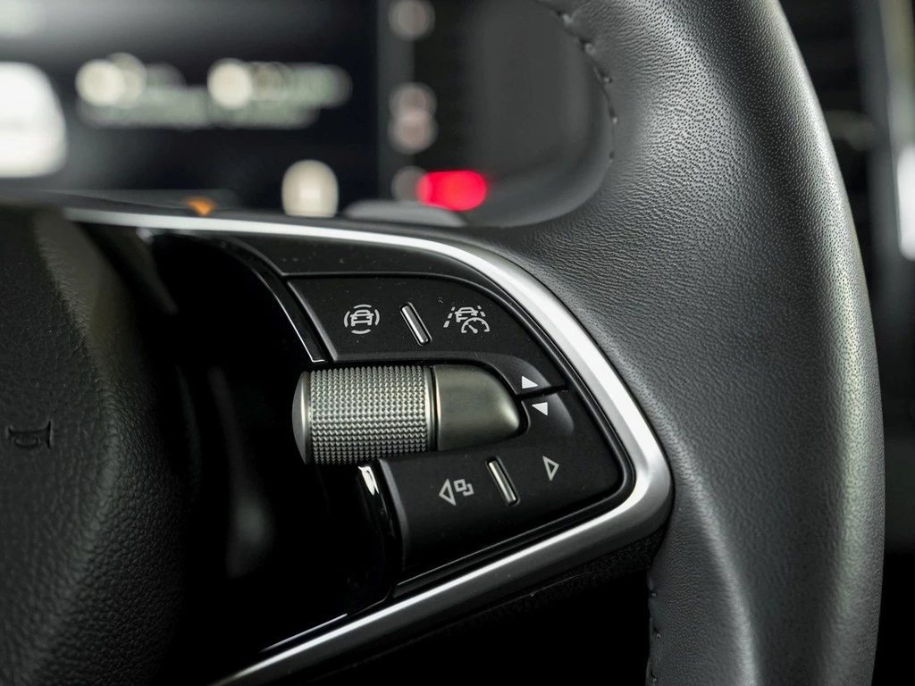 Škoda Karoq 1.5 TSI DSG Selection Navi/AHK/LED