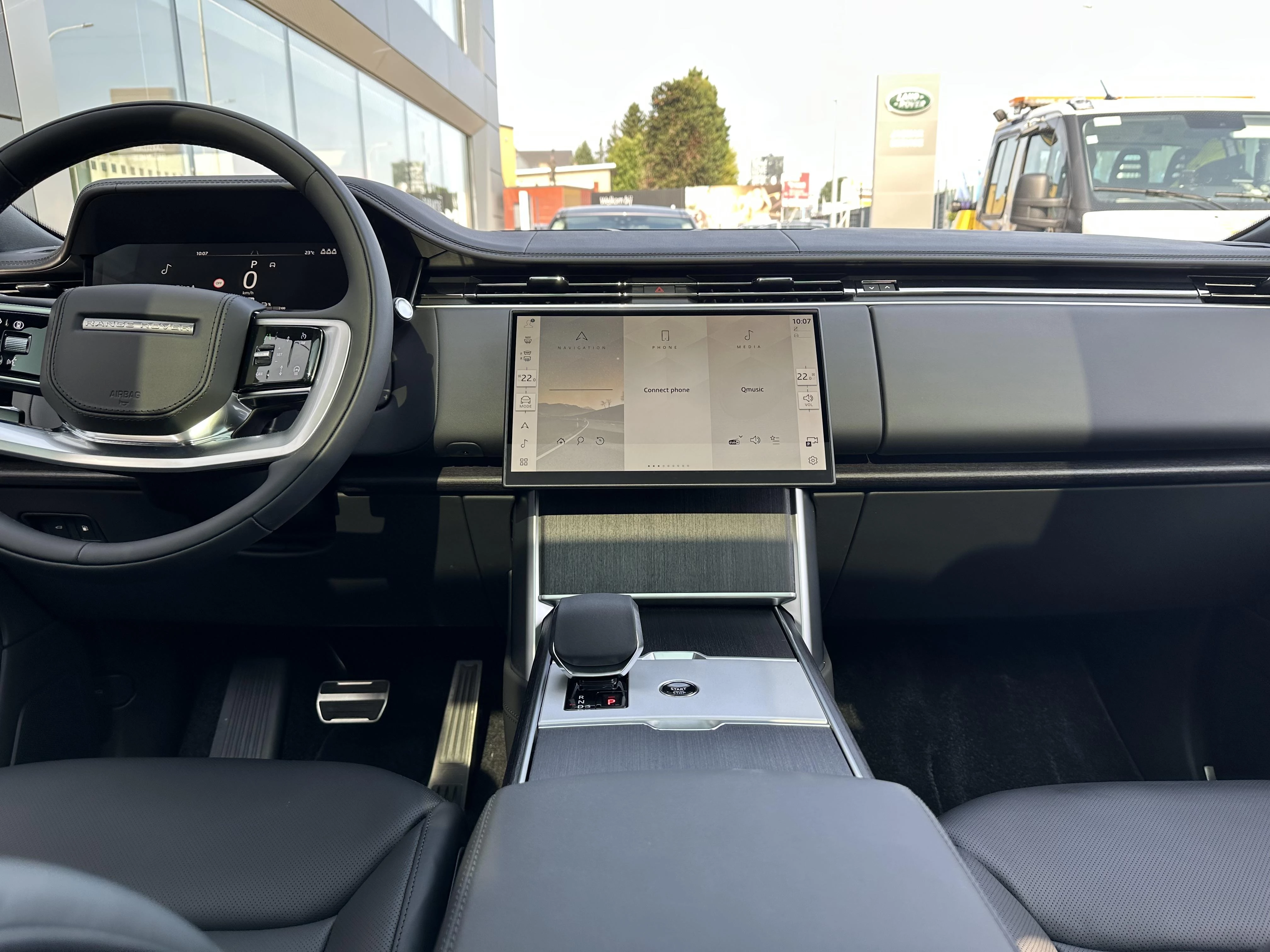 Land Rover-Range Rover-image-13