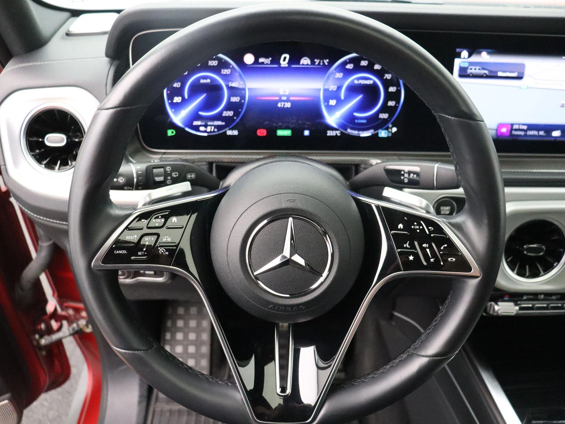Mercedes-Benz-G-Klasse-image-21