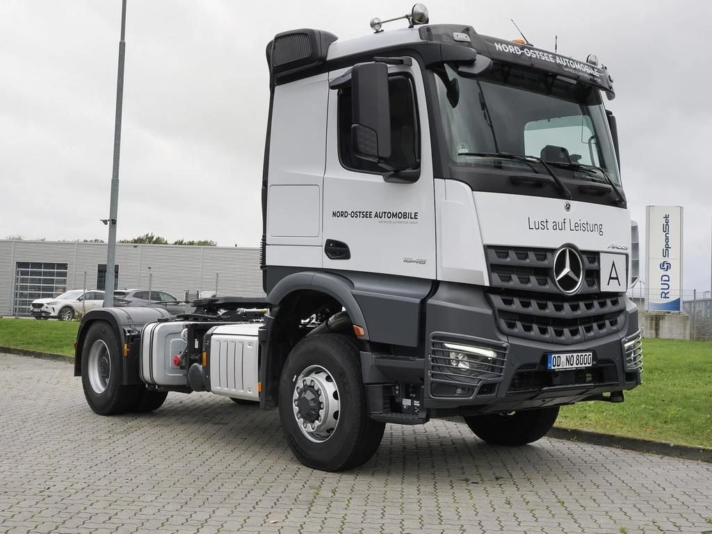 Mercedes-Benz--image-3