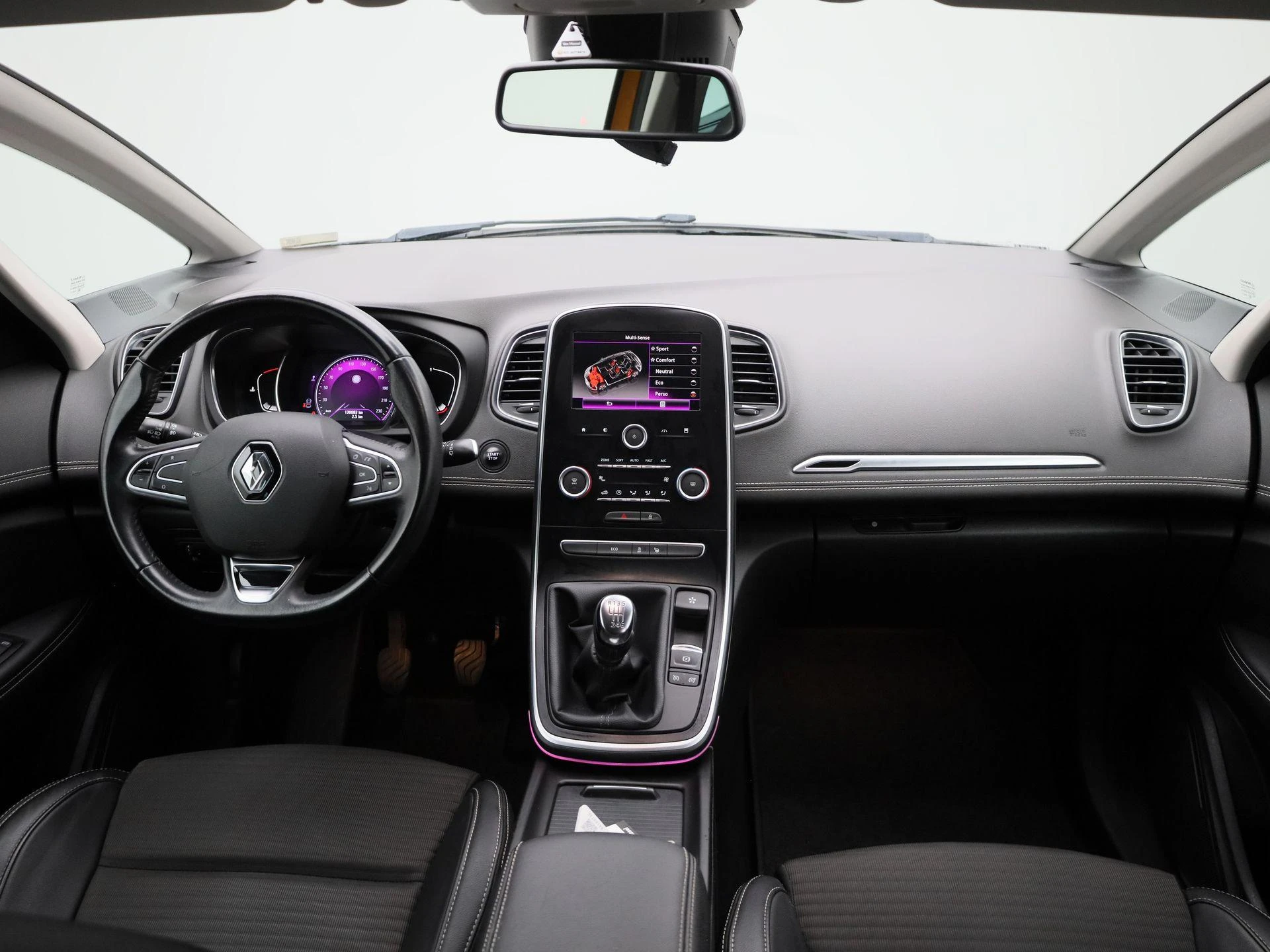 Renault-Scénic-image-32