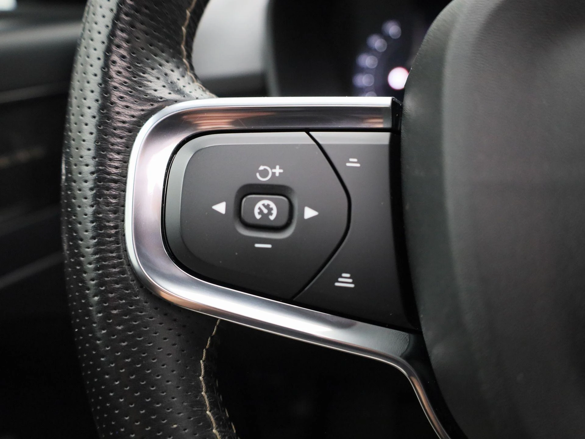 Volvo-XC40-image-20