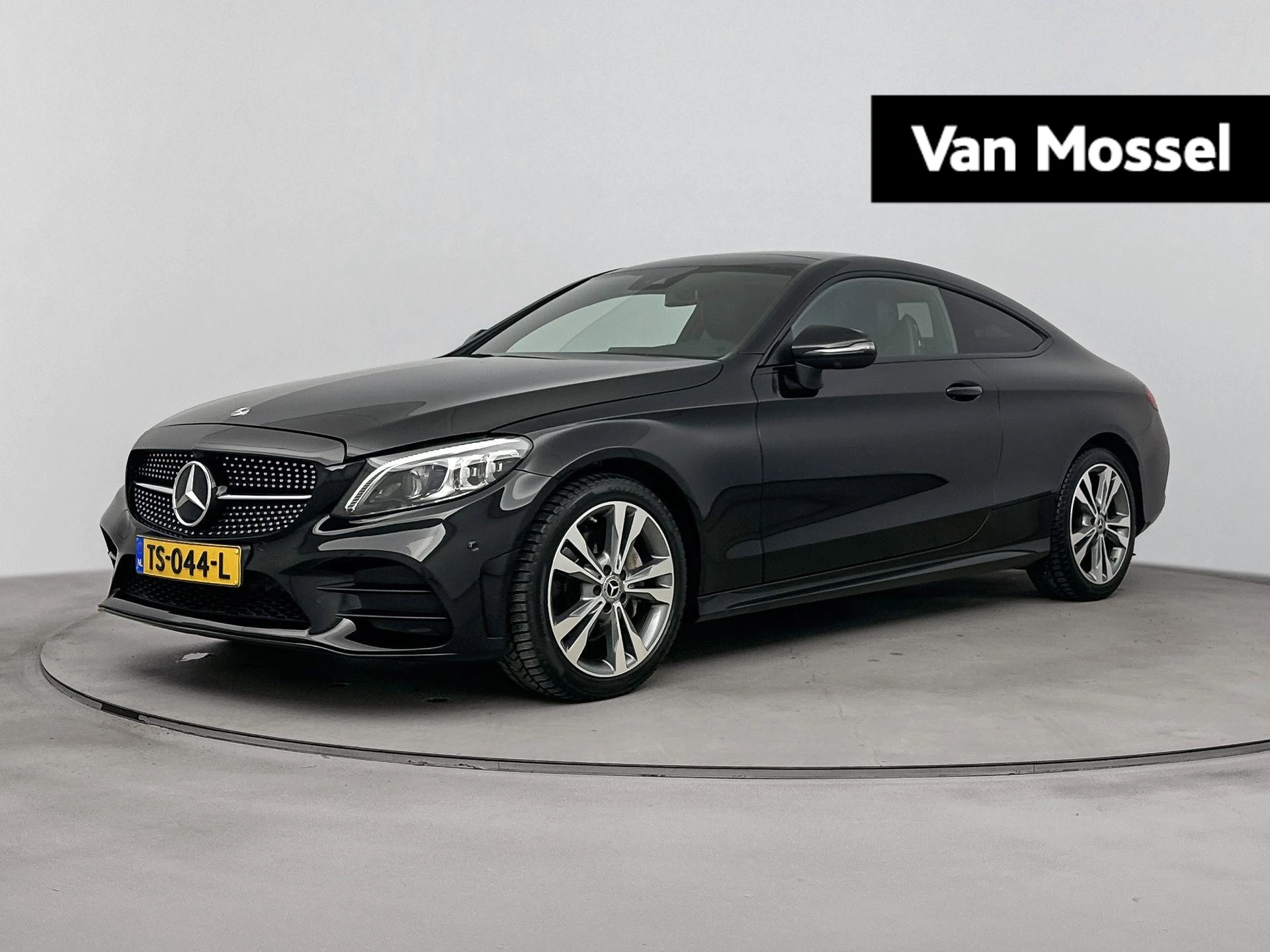 Mercedes-Benz-C-Klasse-image-0