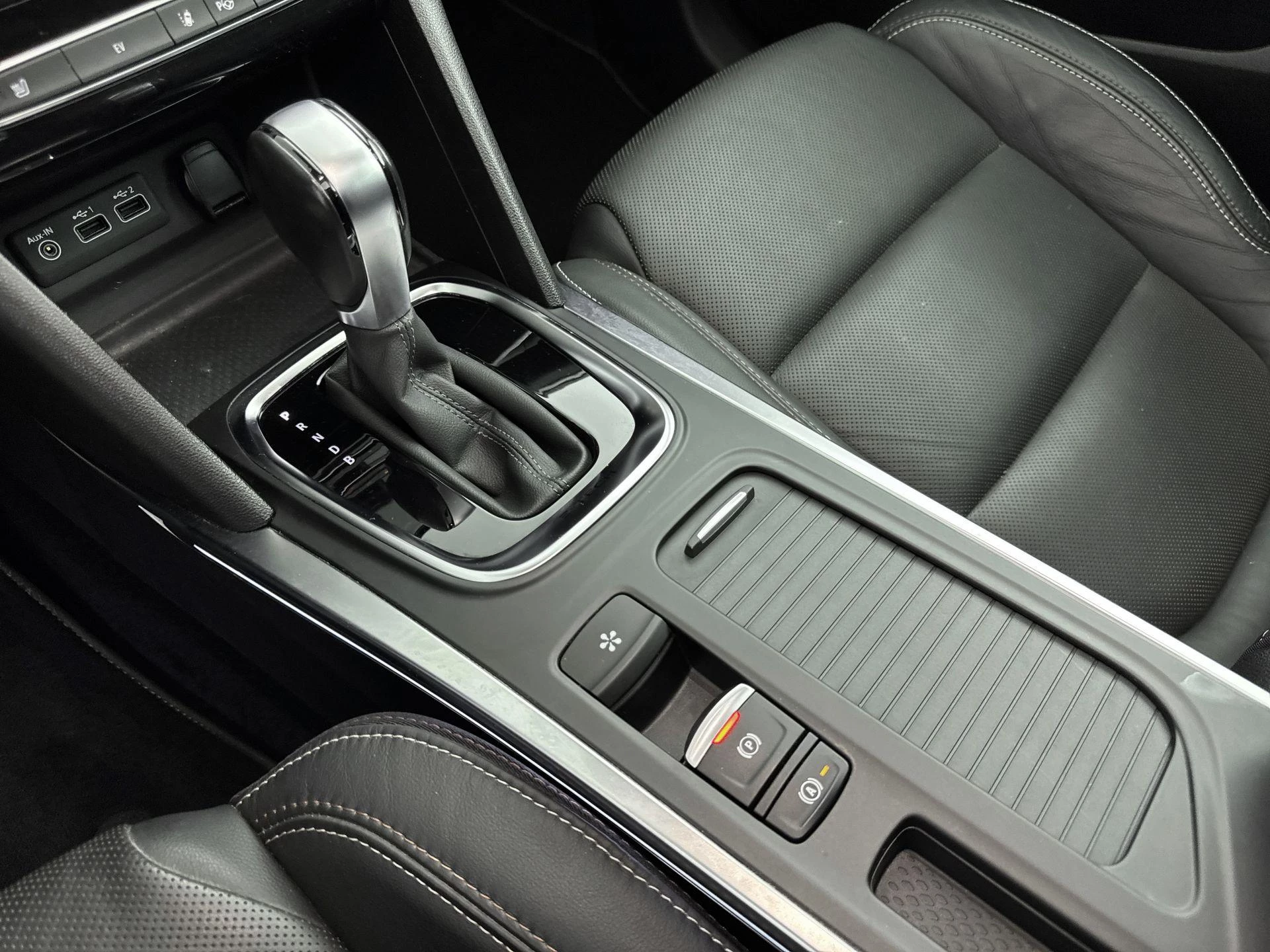 Renault-Megane E-Tech-image-12