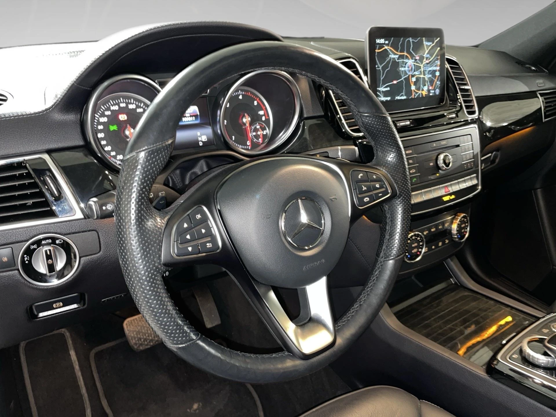 Mercedes-Benz-GLE-image-7