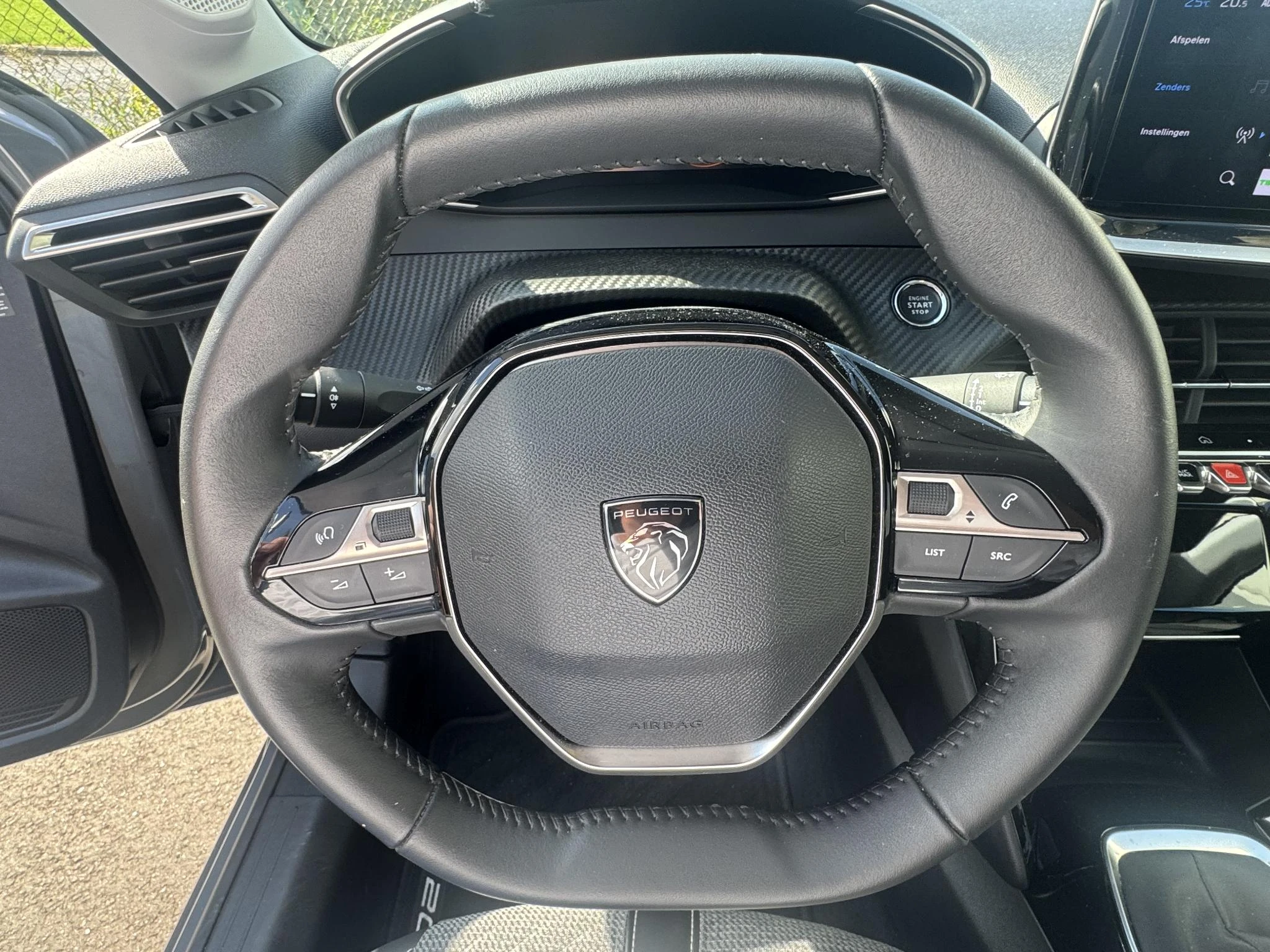 Peugeot-208-image-14