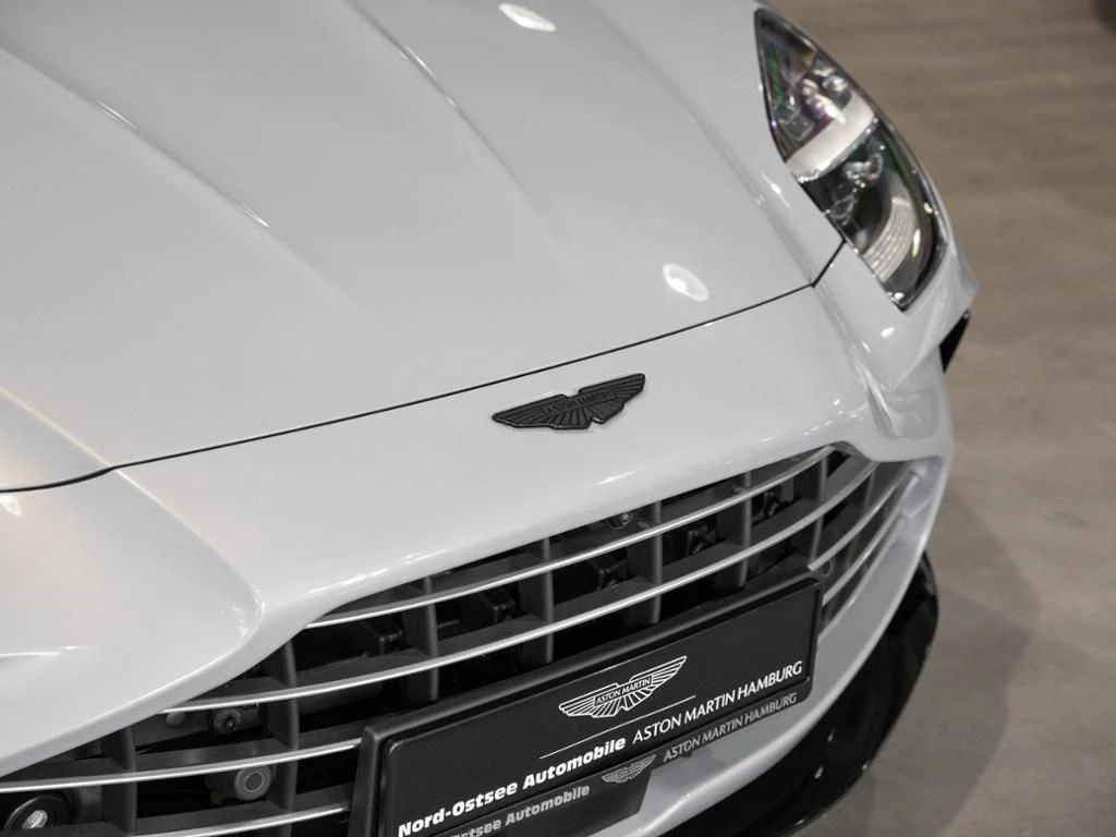 Aston Martin-V8 Vantage-image-21