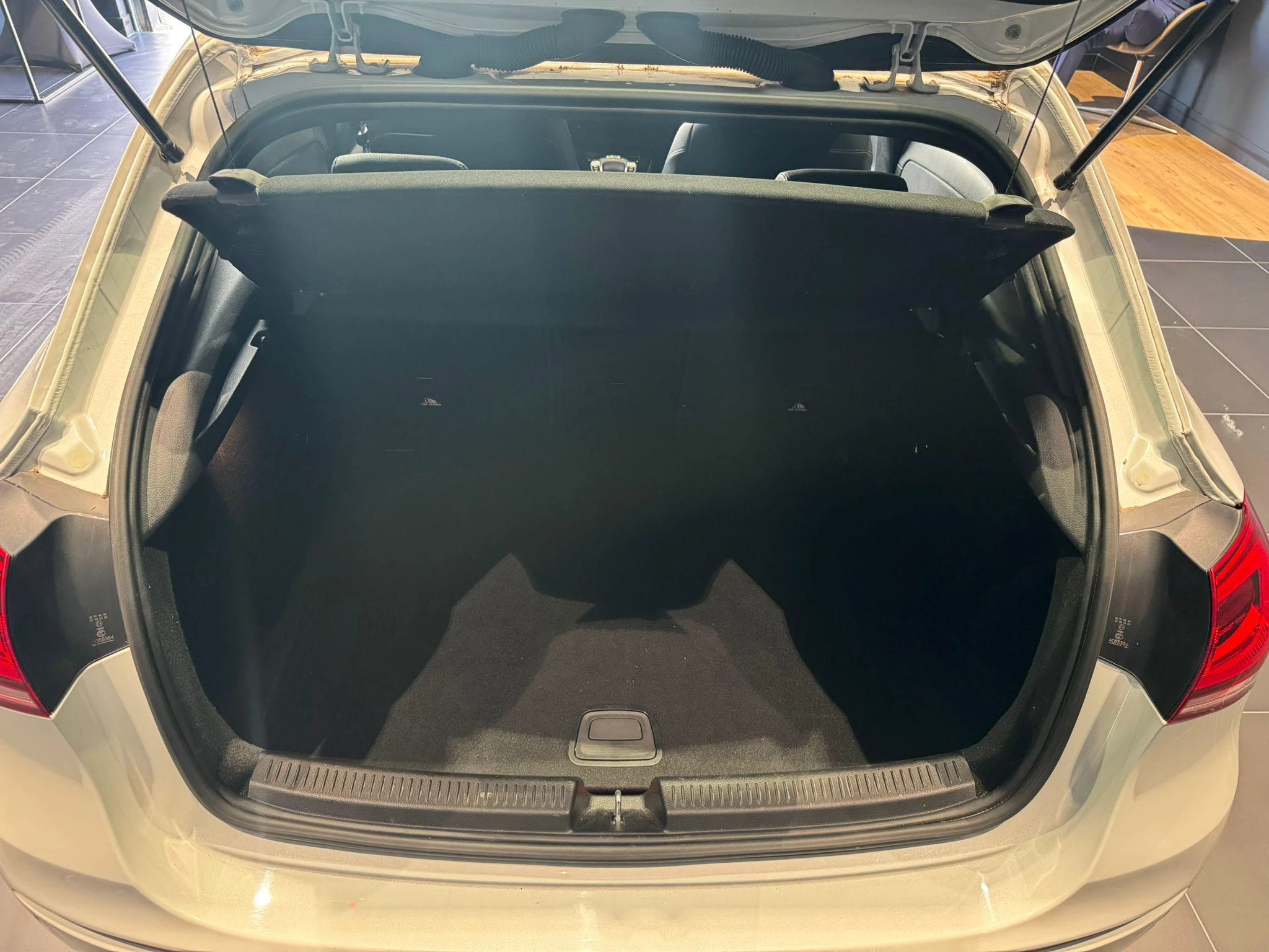 Mercedes-Benz Classe A 180 d Business Solution + TREKHAAK + MULTIBEAM + LEDER +