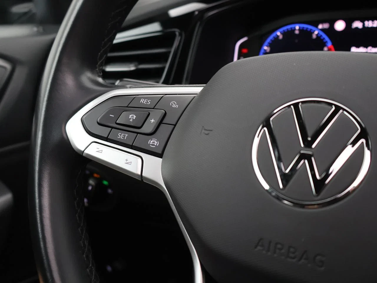 Volkswagen-T-Roc-image-15