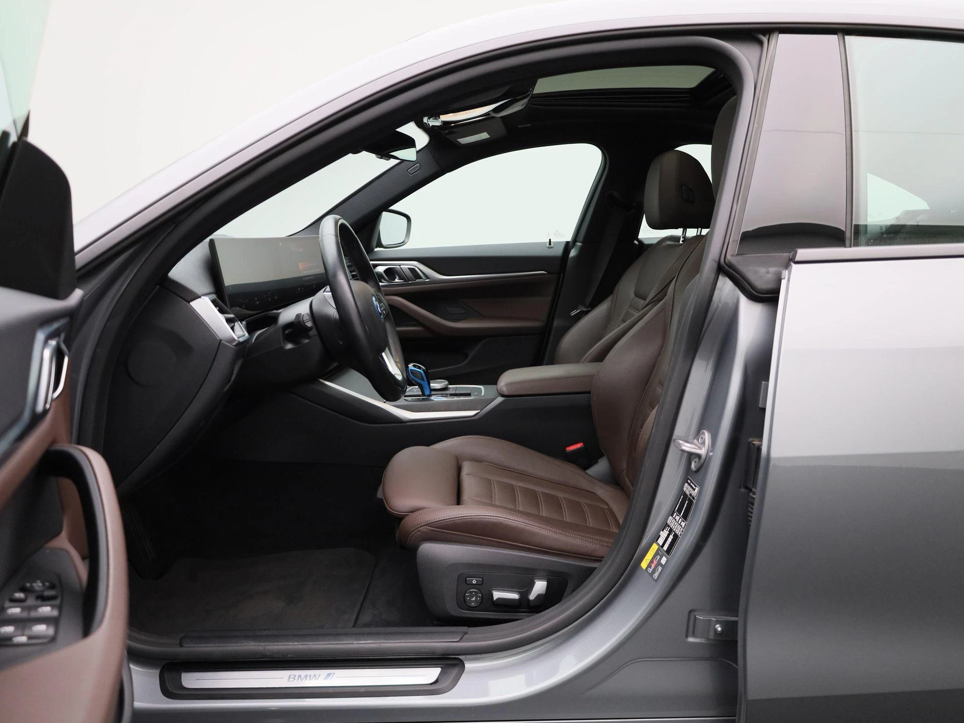 BMW-i4-image-8