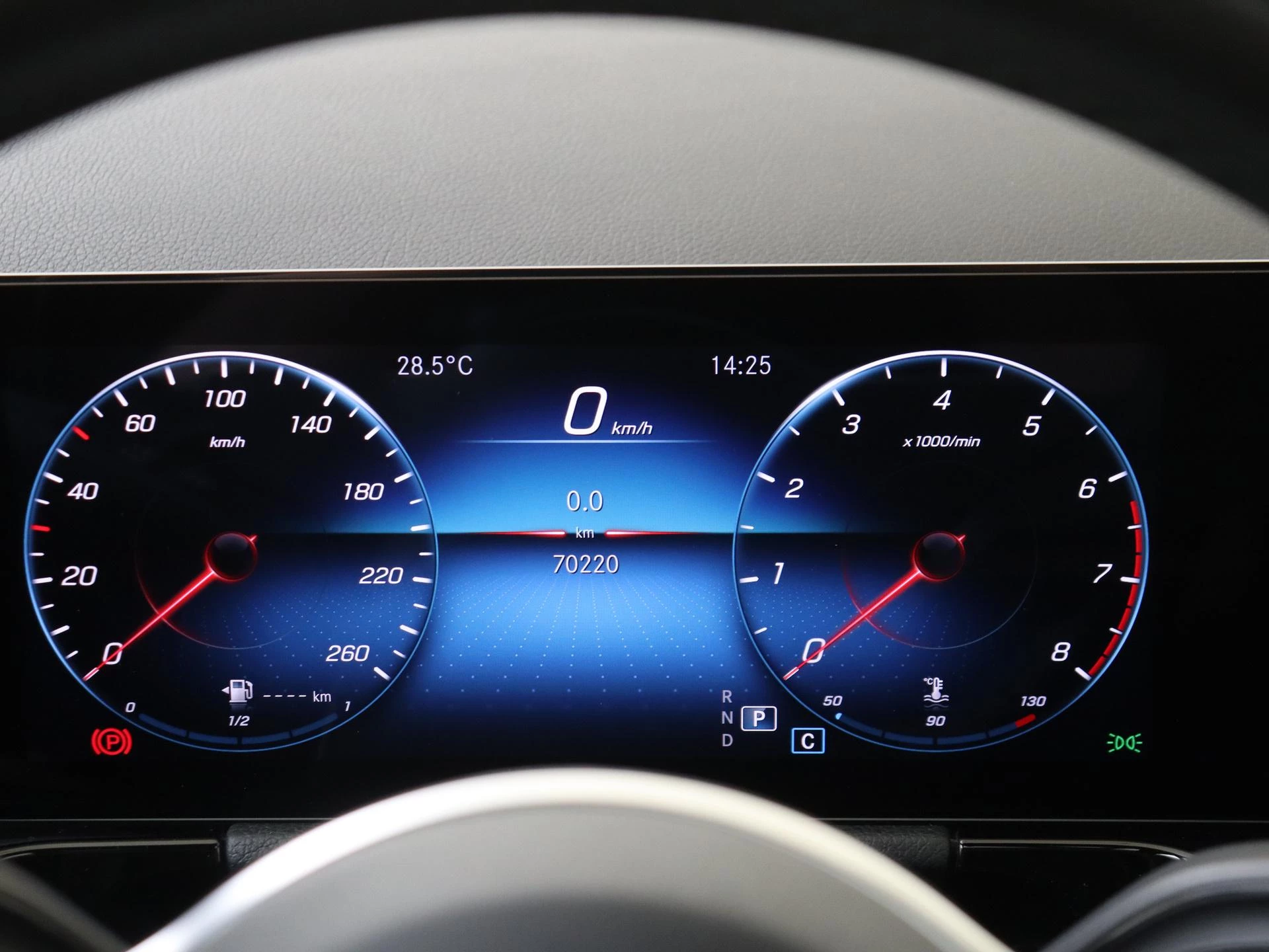 Mercedes-Benz-B-Klasse-image-11