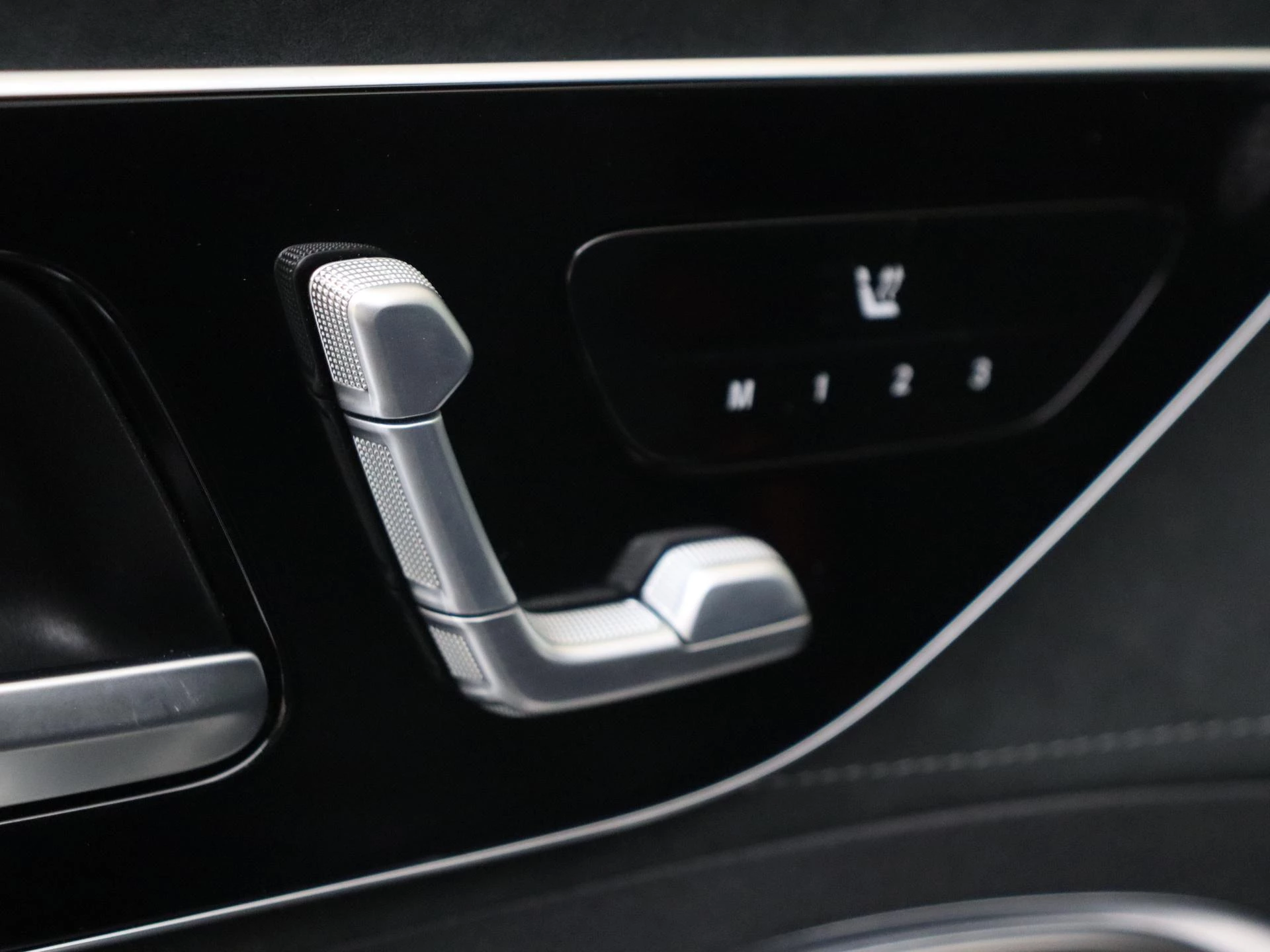 Mercedes-Benz-EQE-image-26