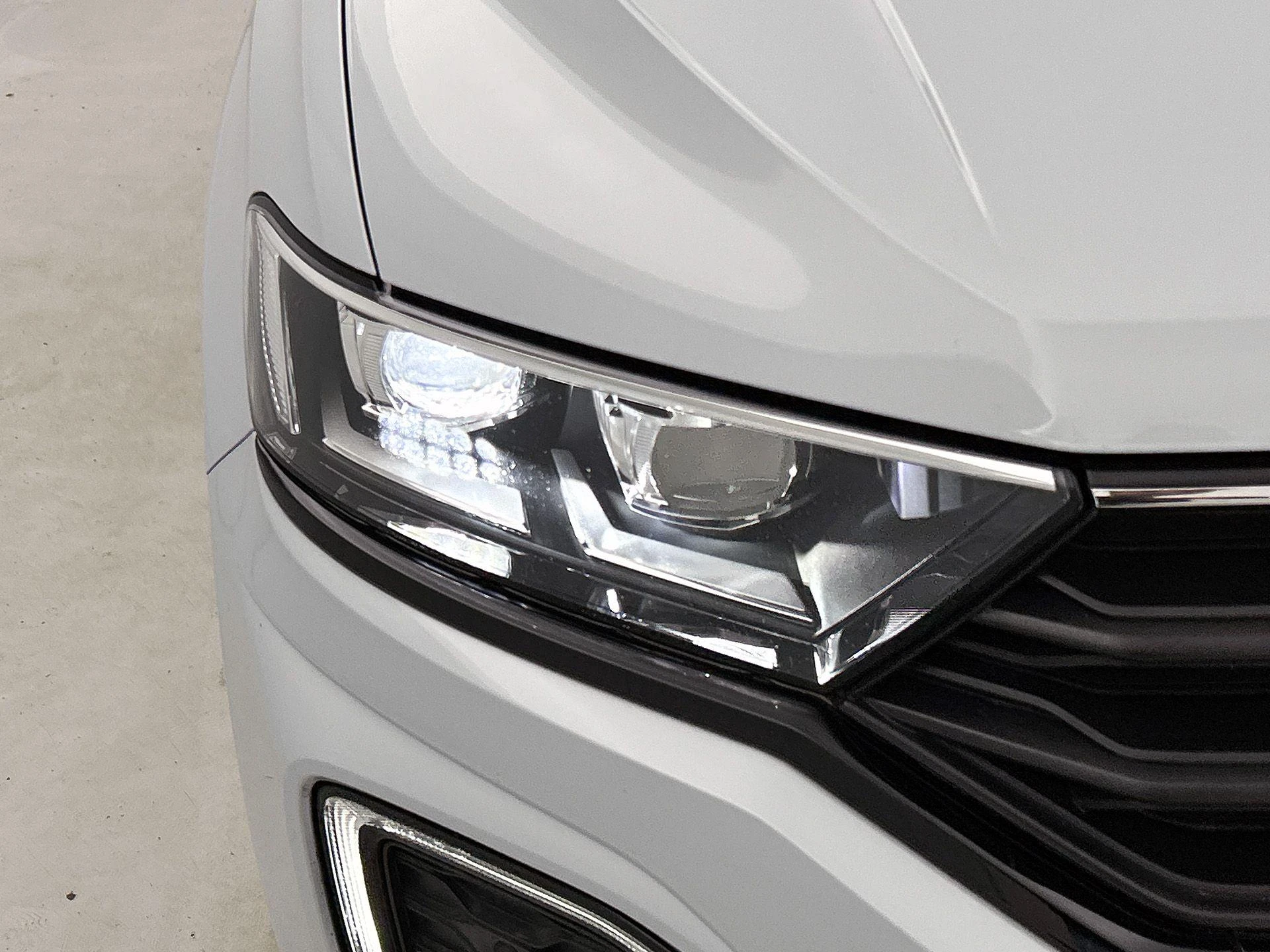 Volkswagen-T-Roc-image-11