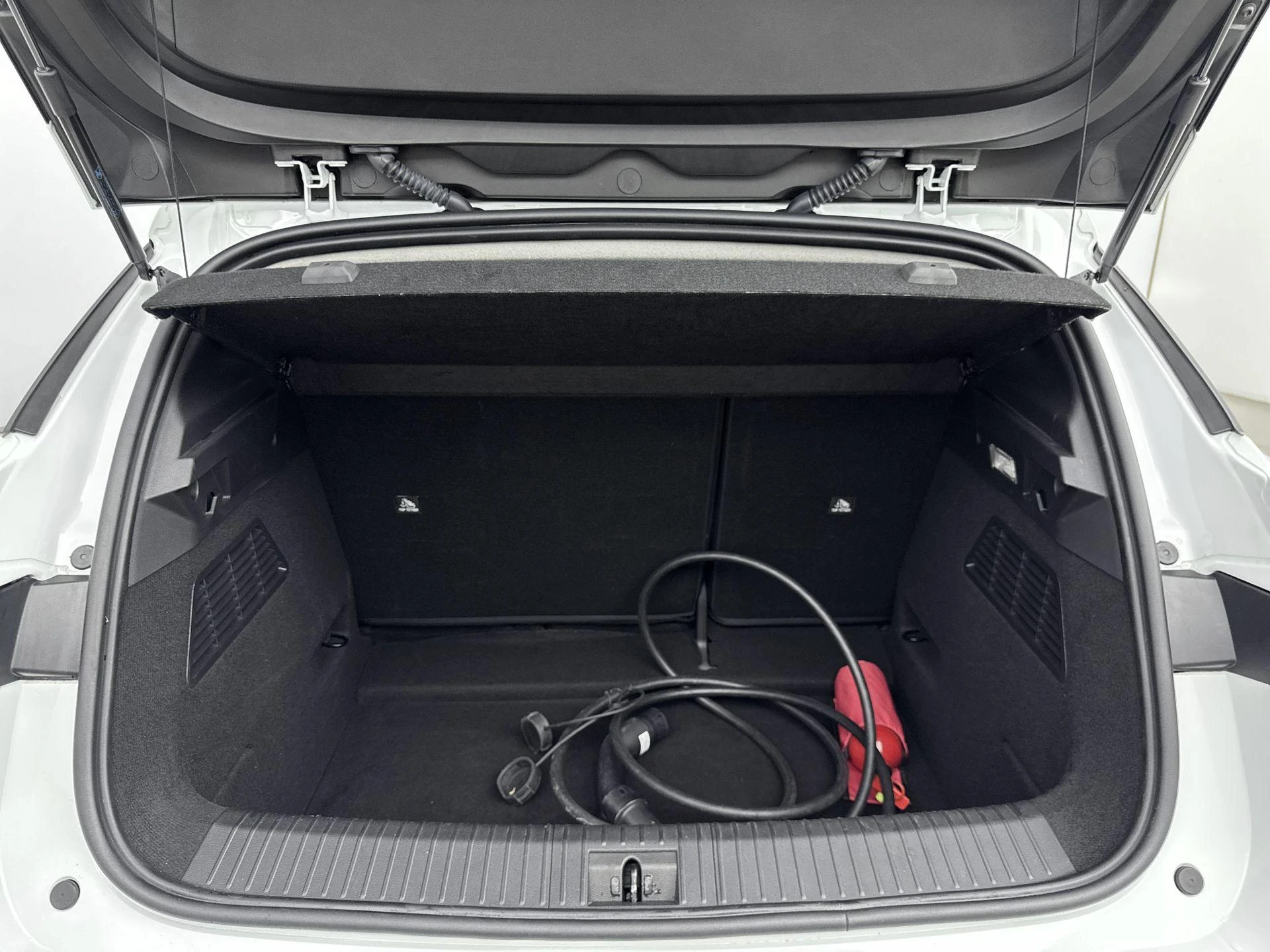 Renault-Megane E-Tech-image-15