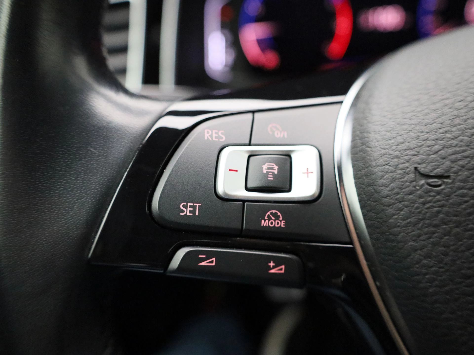 Volkswagen-Polo-image-19
