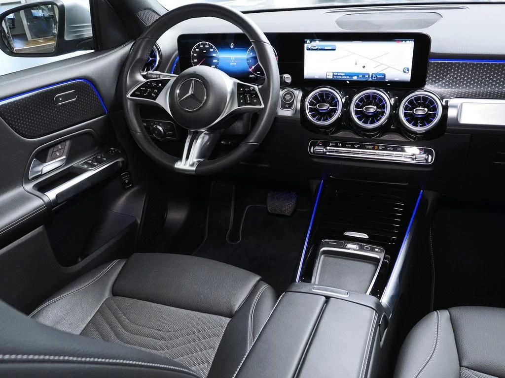 Mercedes-Benz-GLB 200-image-10