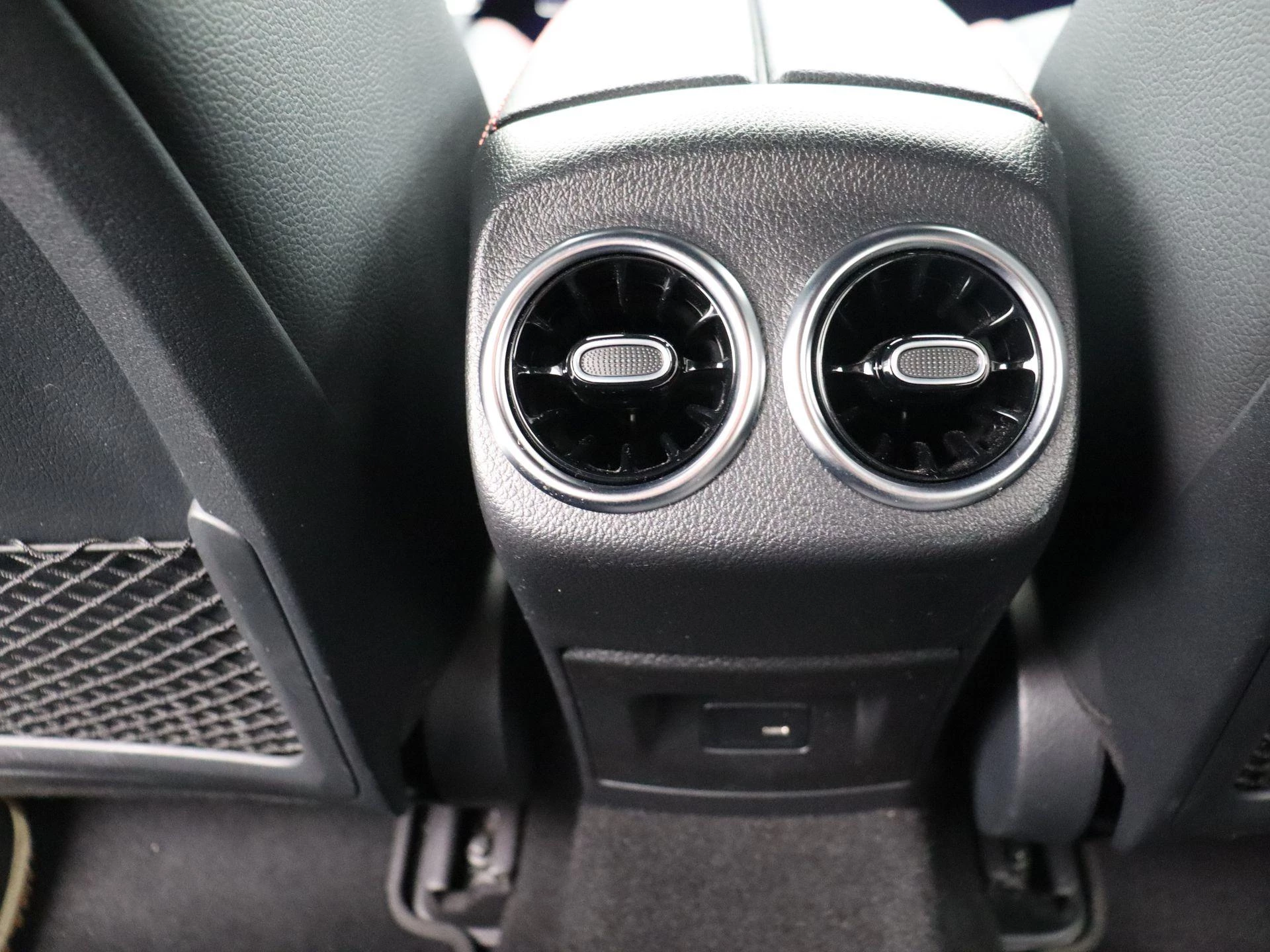 Mercedes-Benz A-Klasse 180 + AMG LINE + LED + CAMERA +