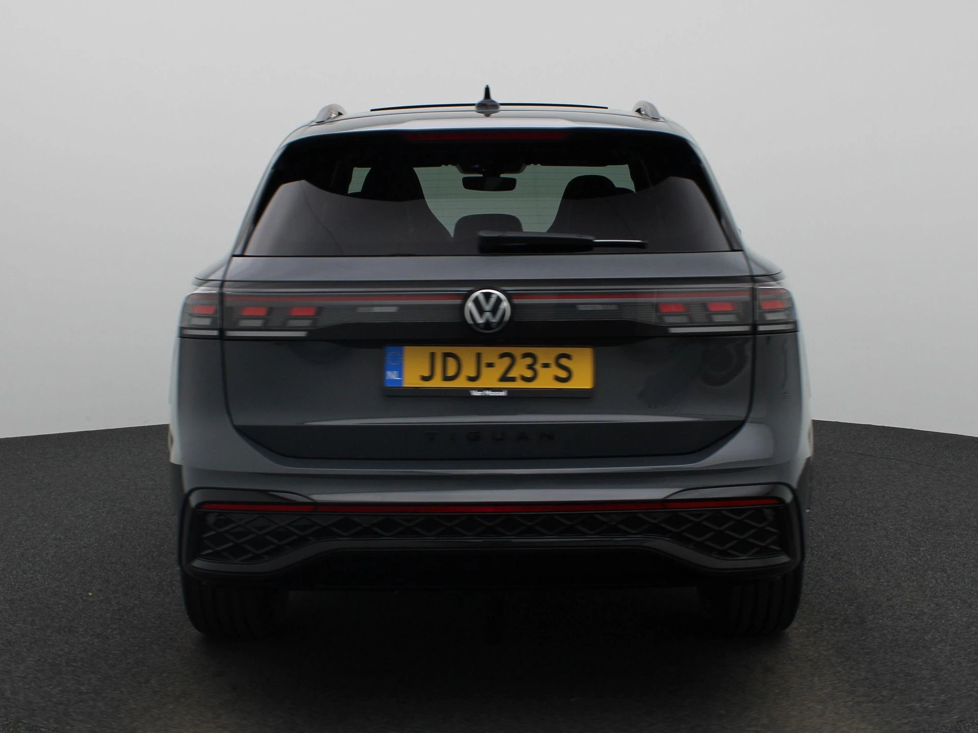Volkswagen-Tiguan-image-4