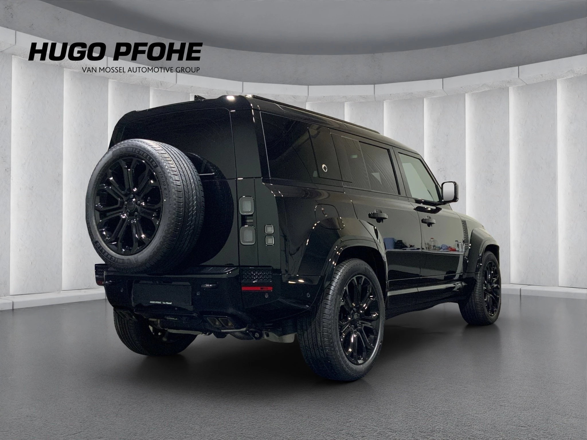 Land Rover Defender 110 P635 OCTA BLACK Forged Carbon | AHK