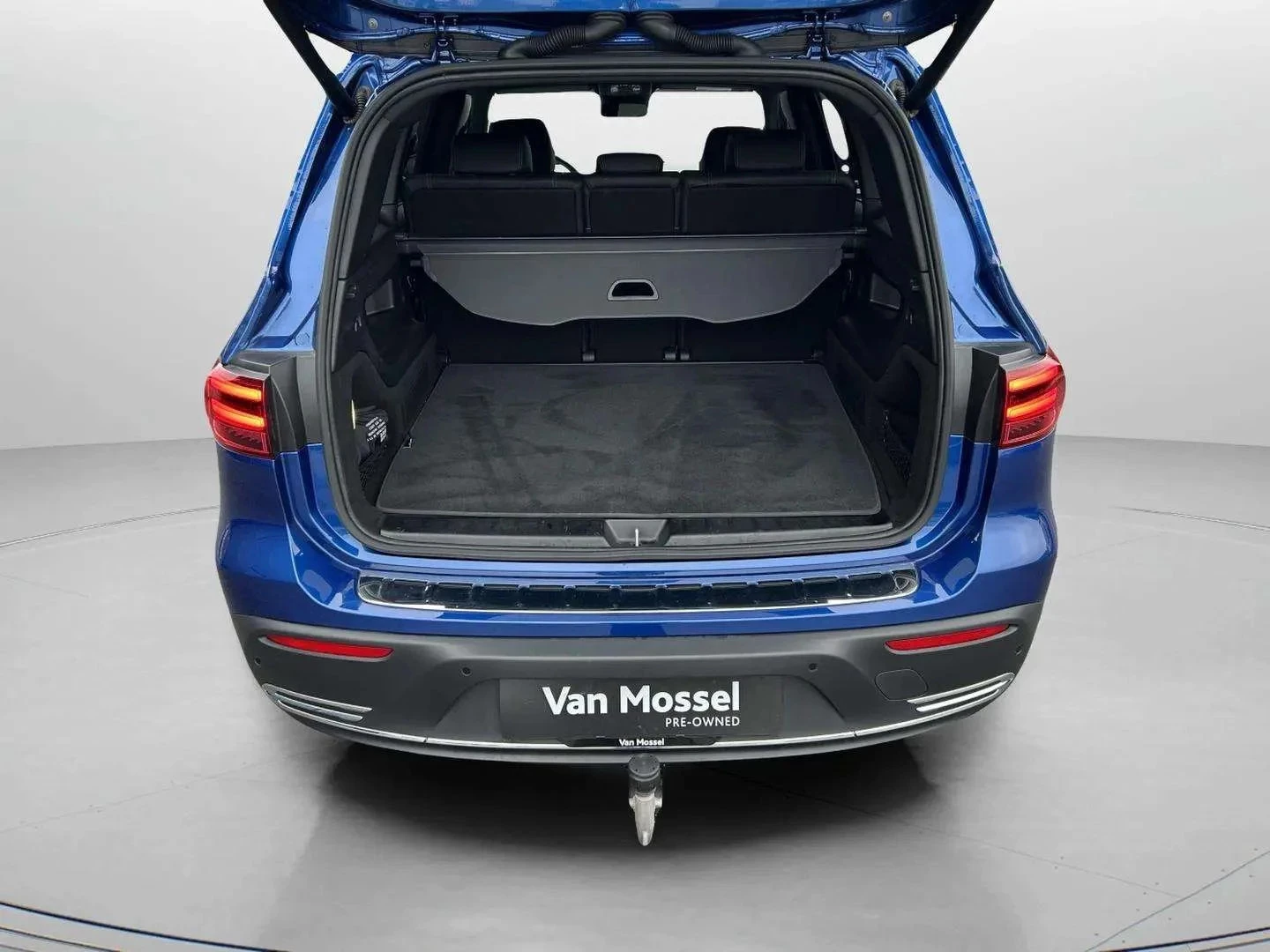 Mercedes-Benz-EQB-image-21