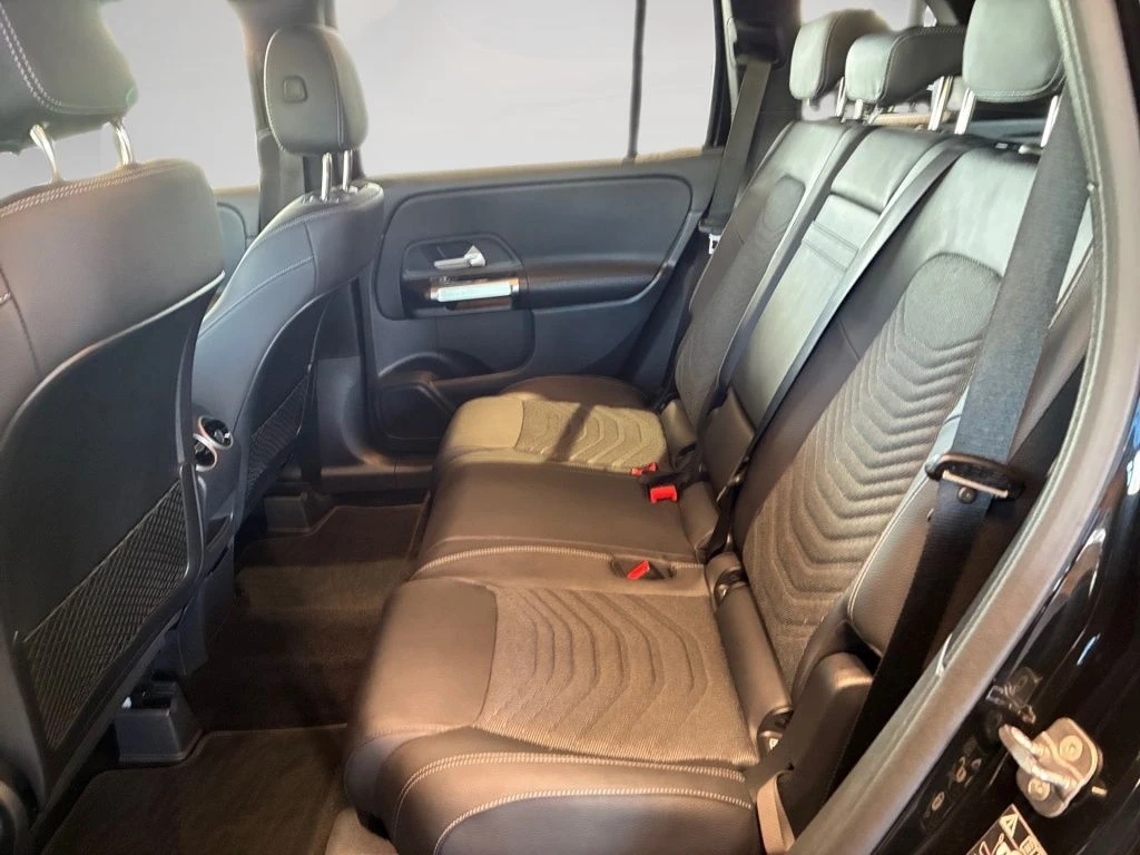 Mercedes-Benz-GLB 200 d-image-9