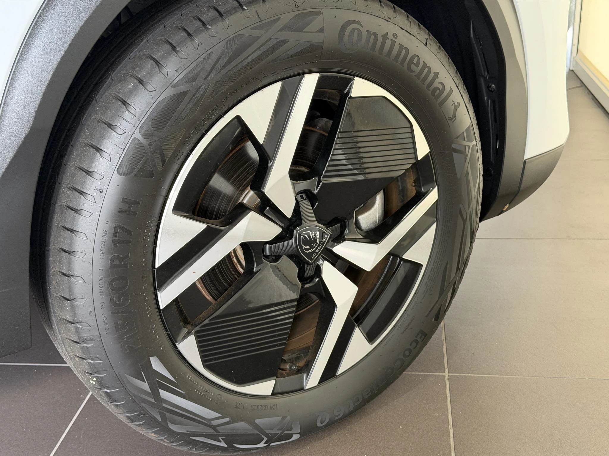 Peugeot 2008 1.2 Hybrid 145 Allure