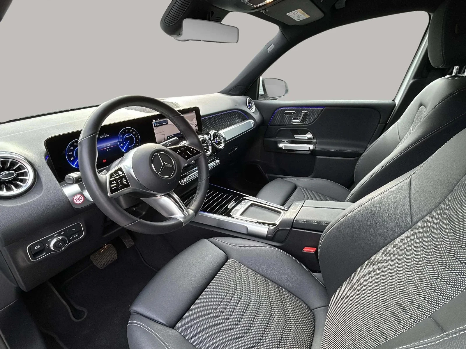 Mercedes-Benz-EQB-image-10