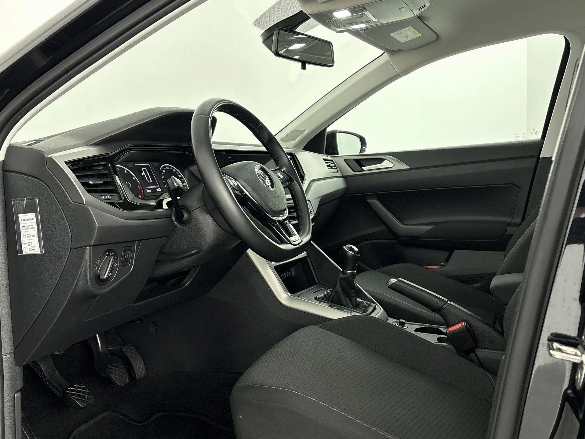 Volkswagen-Polo-image-7