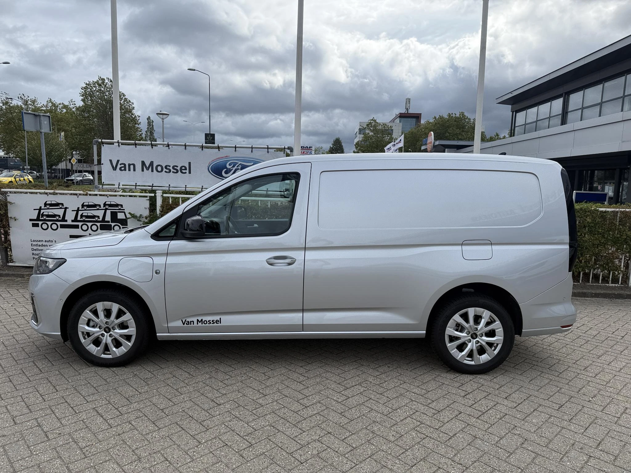 Ford-Transit Connect-image-1