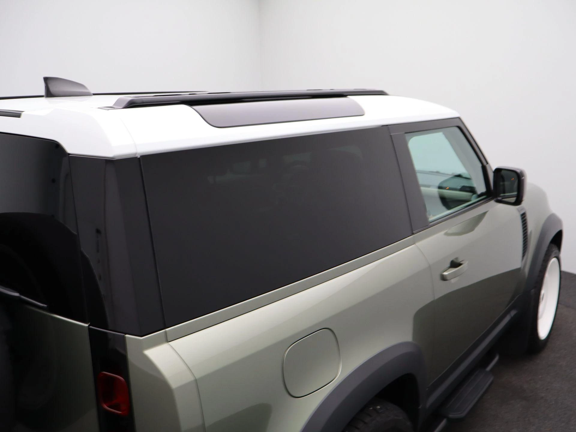 Land Rover-Defender-image-47