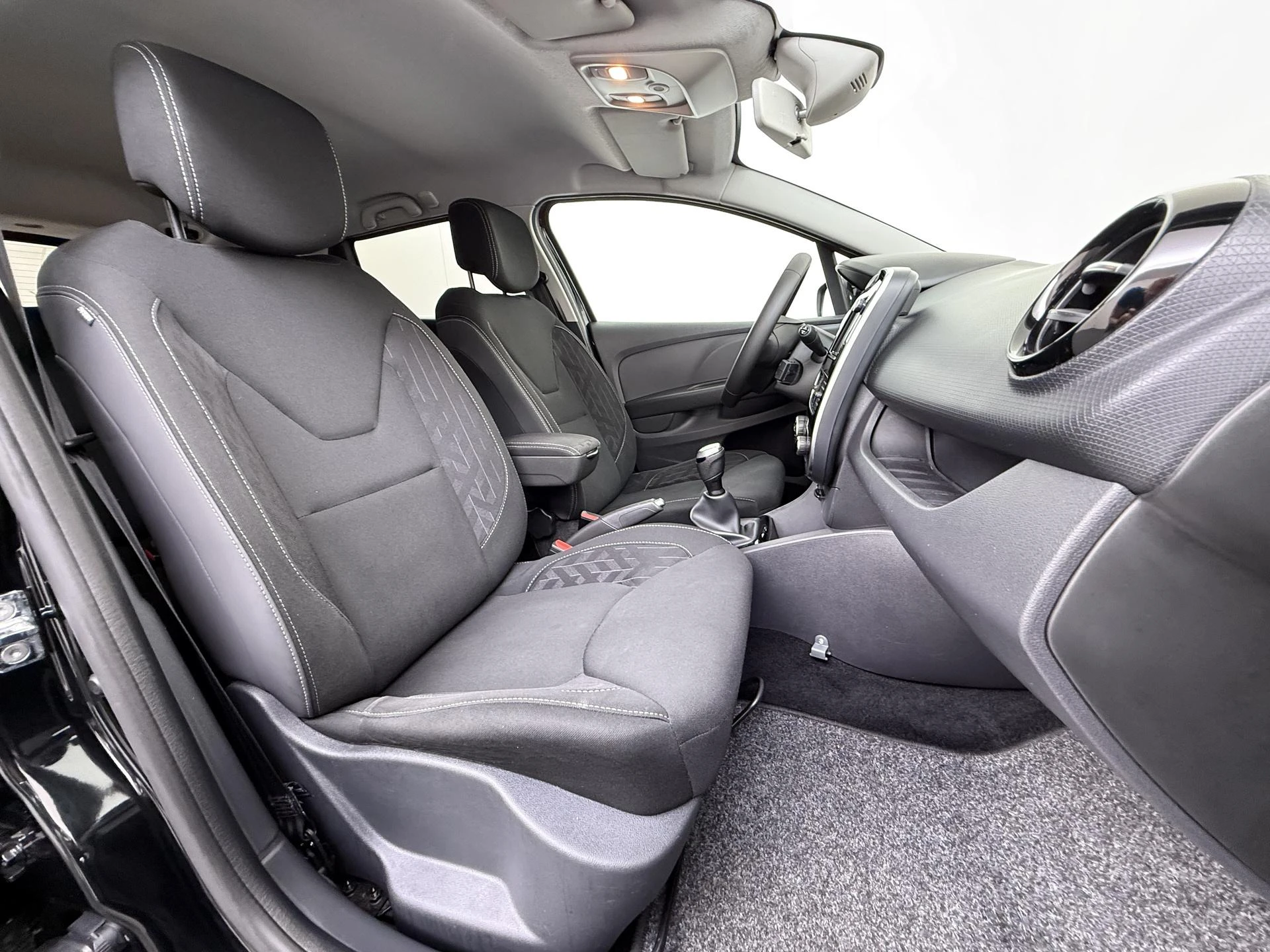 Renault-Clio-image-27