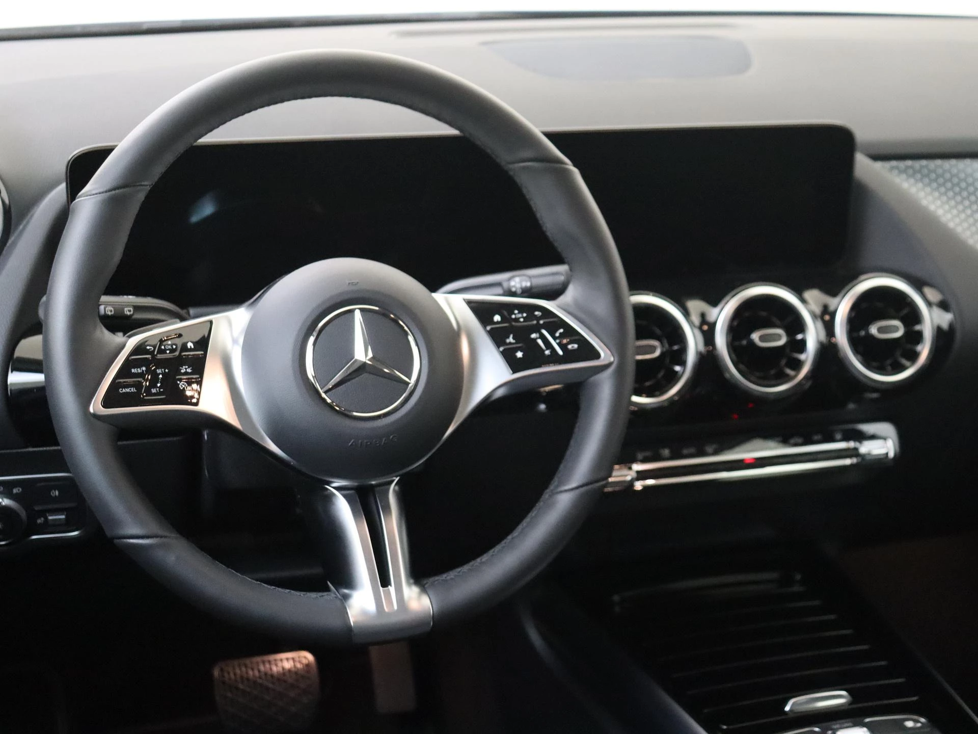 Mercedes-Benz-B-Klasse-image-12