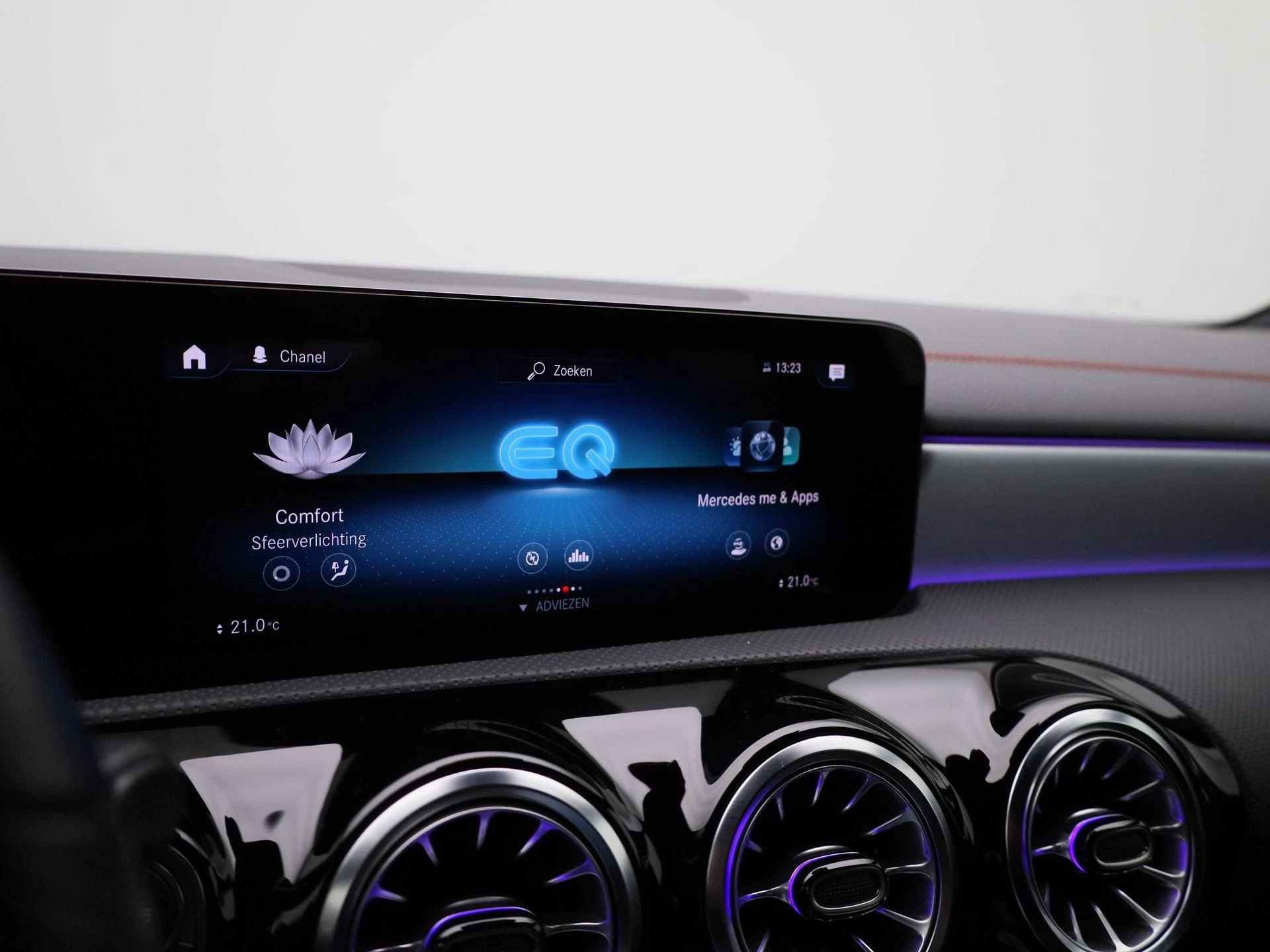 Mercedes-Benz-CLA-image-16