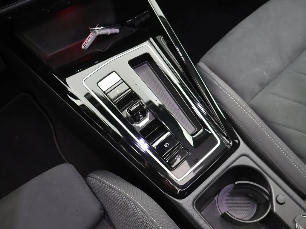 Volkswagen-Golf-image-15