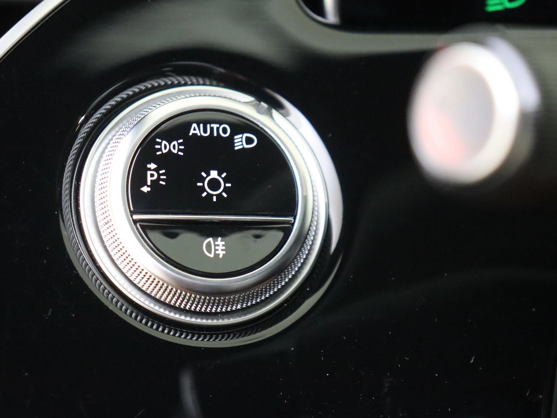 Mercedes-Benz-E-Klasse-image-36