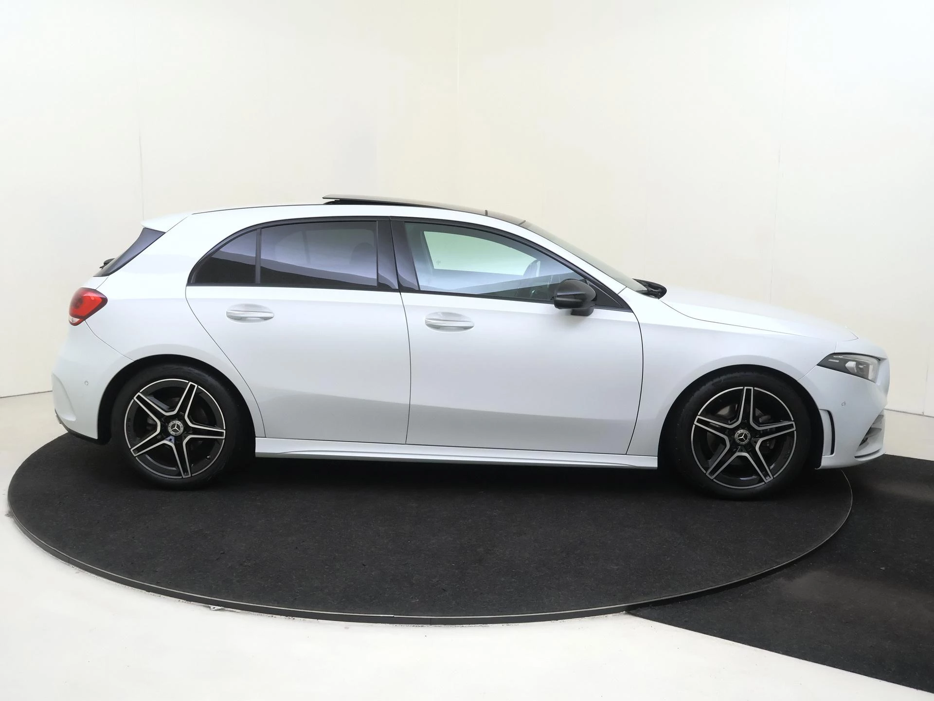 Mercedes-Benz-A-Klasse-image-8