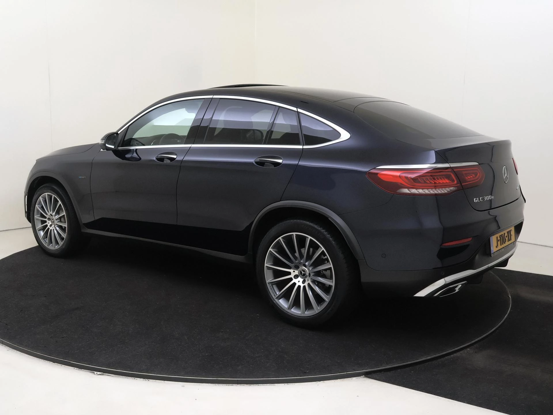 Mercedes-Benz-GLC-image-2