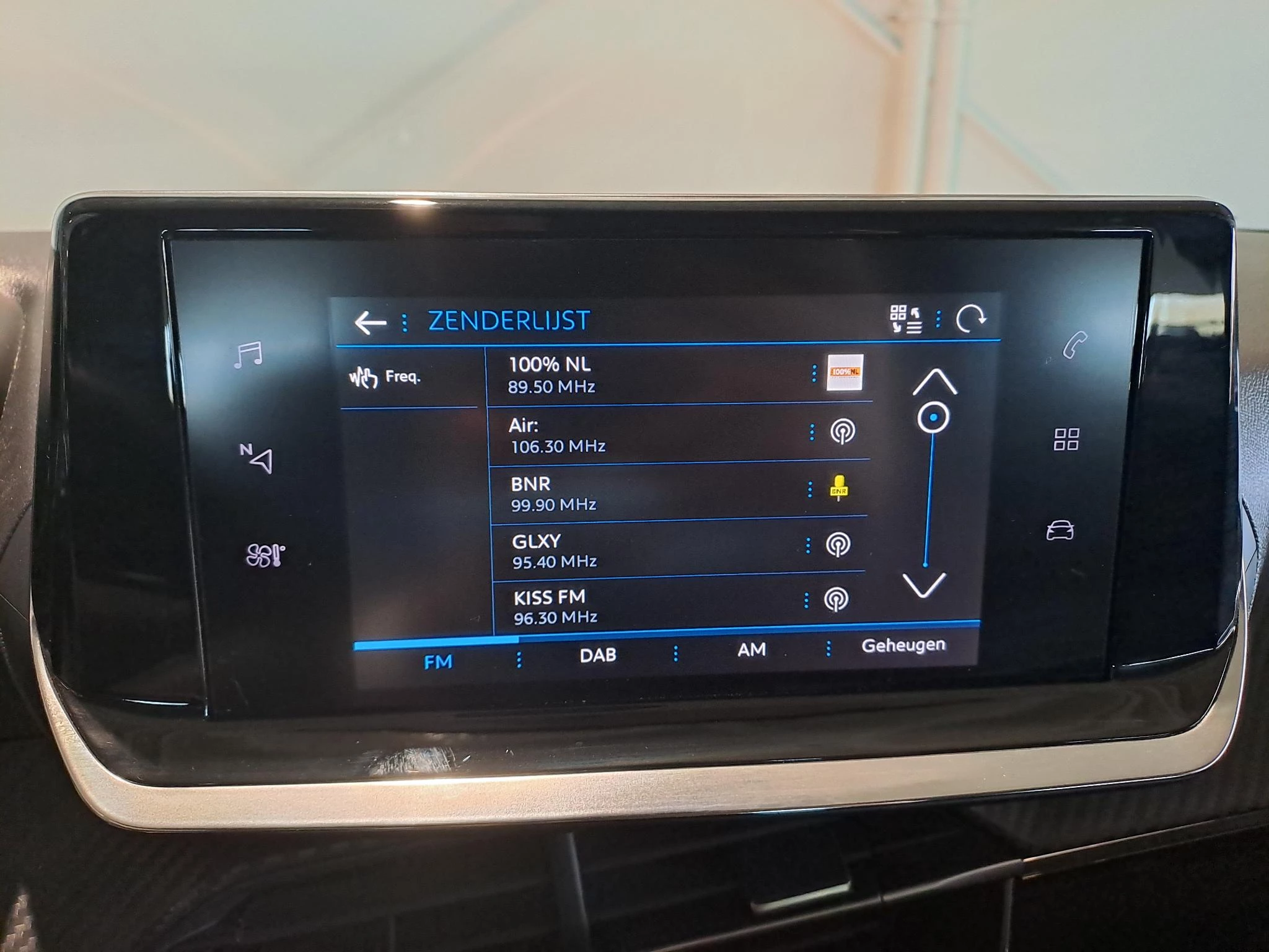 Peugeot-208-image-15